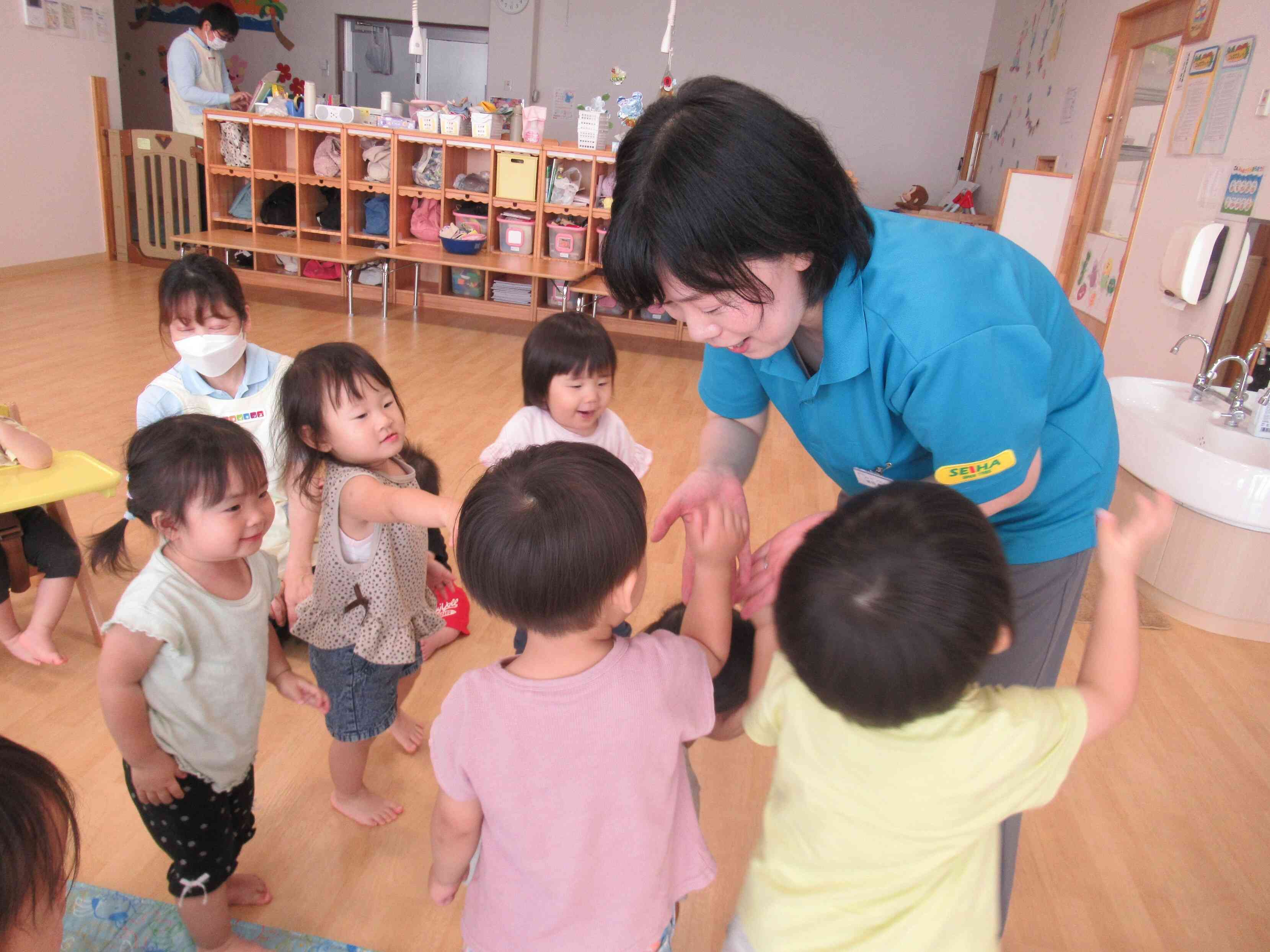 最後はタッチ！でお別れです。また来月、よろしくお願いしま～す♬