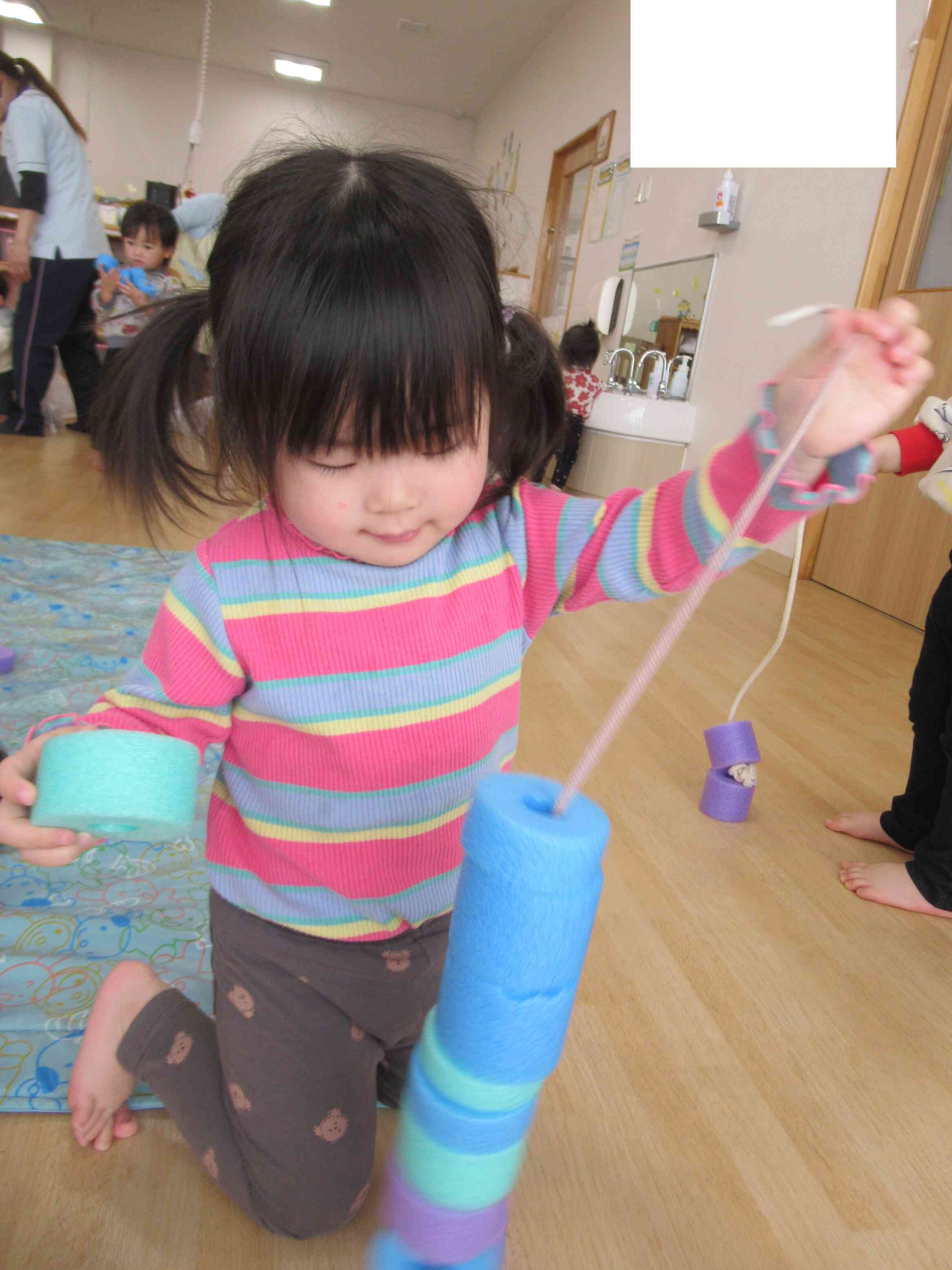 ひも通し遊びをしたよ♬