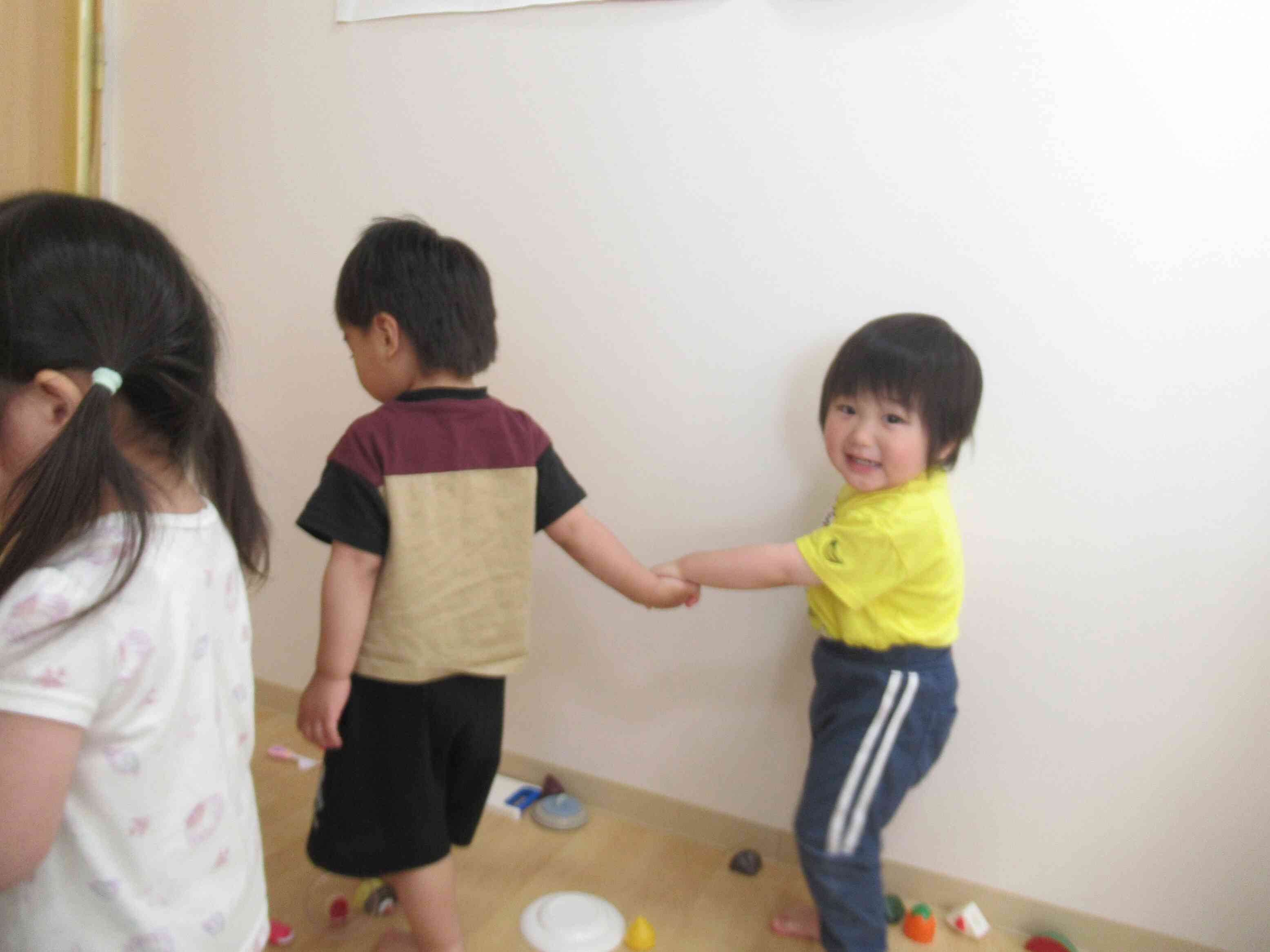 お兄さんとお散歩♪