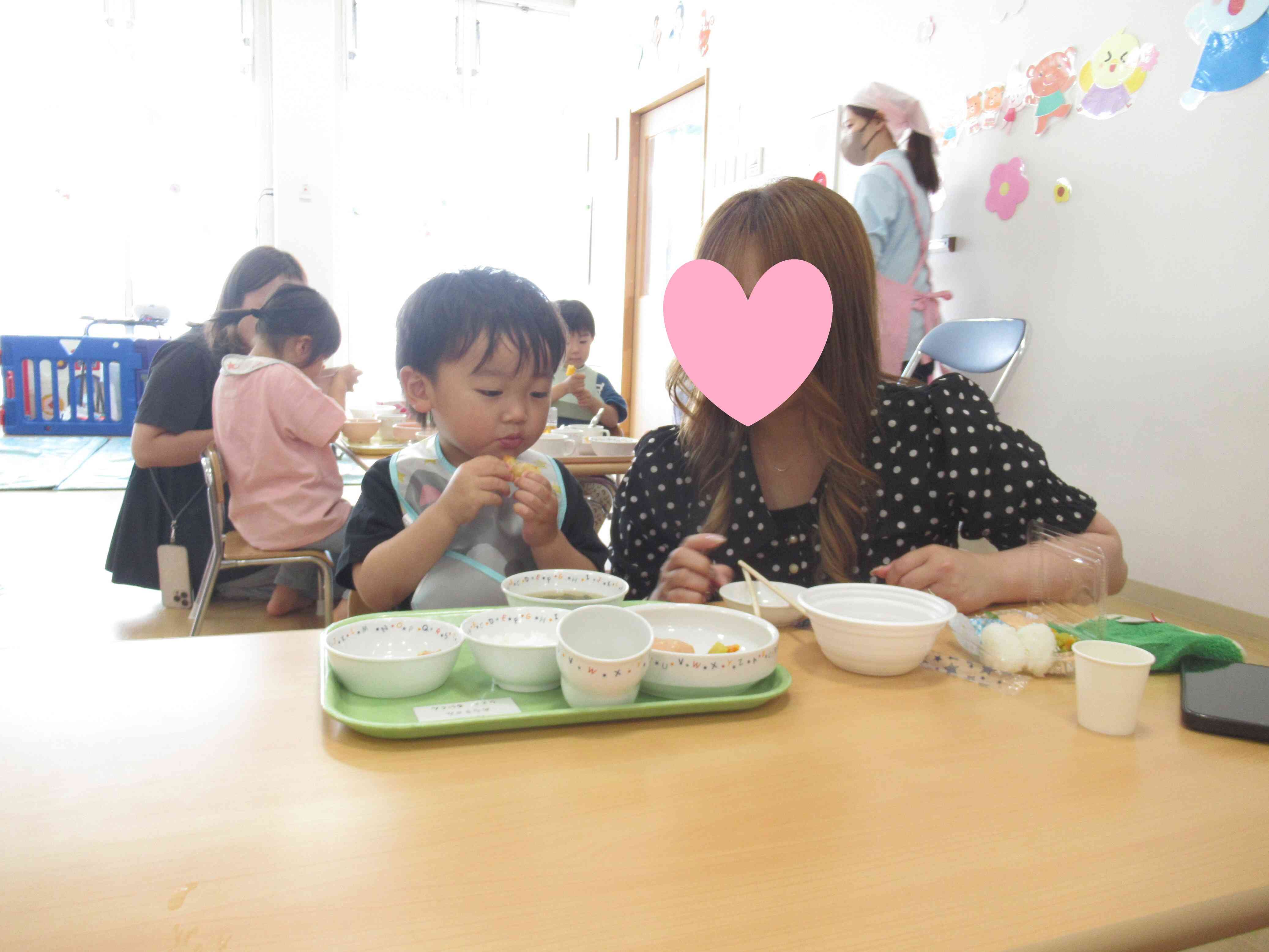 みんなで食べるとうれしいね～　おいしいね～