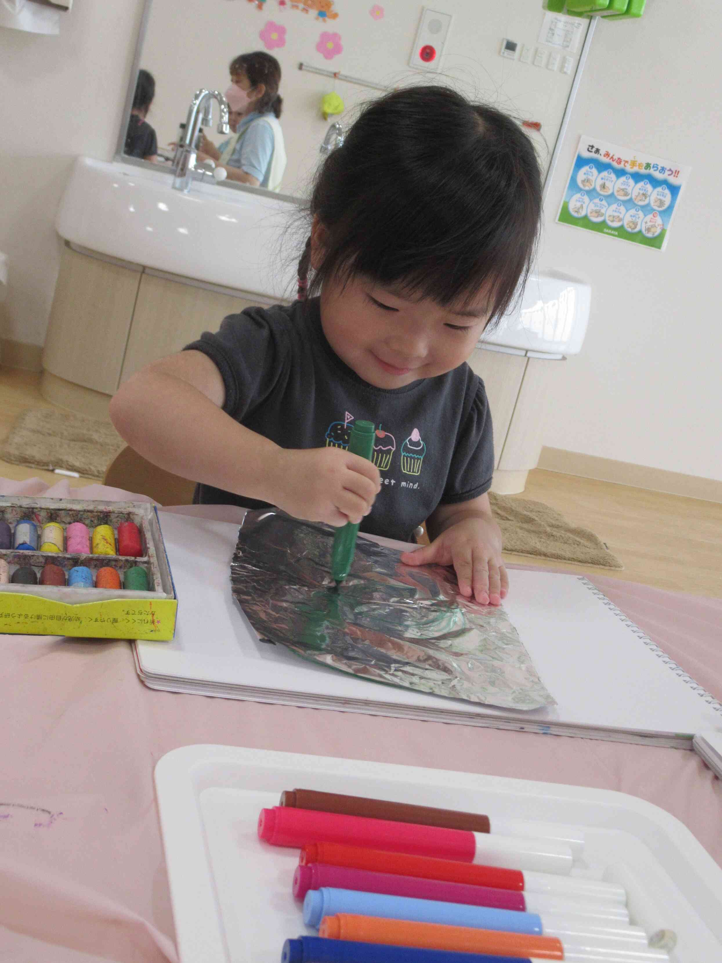 アルミホイルにお絵描き　初めての挑戦！