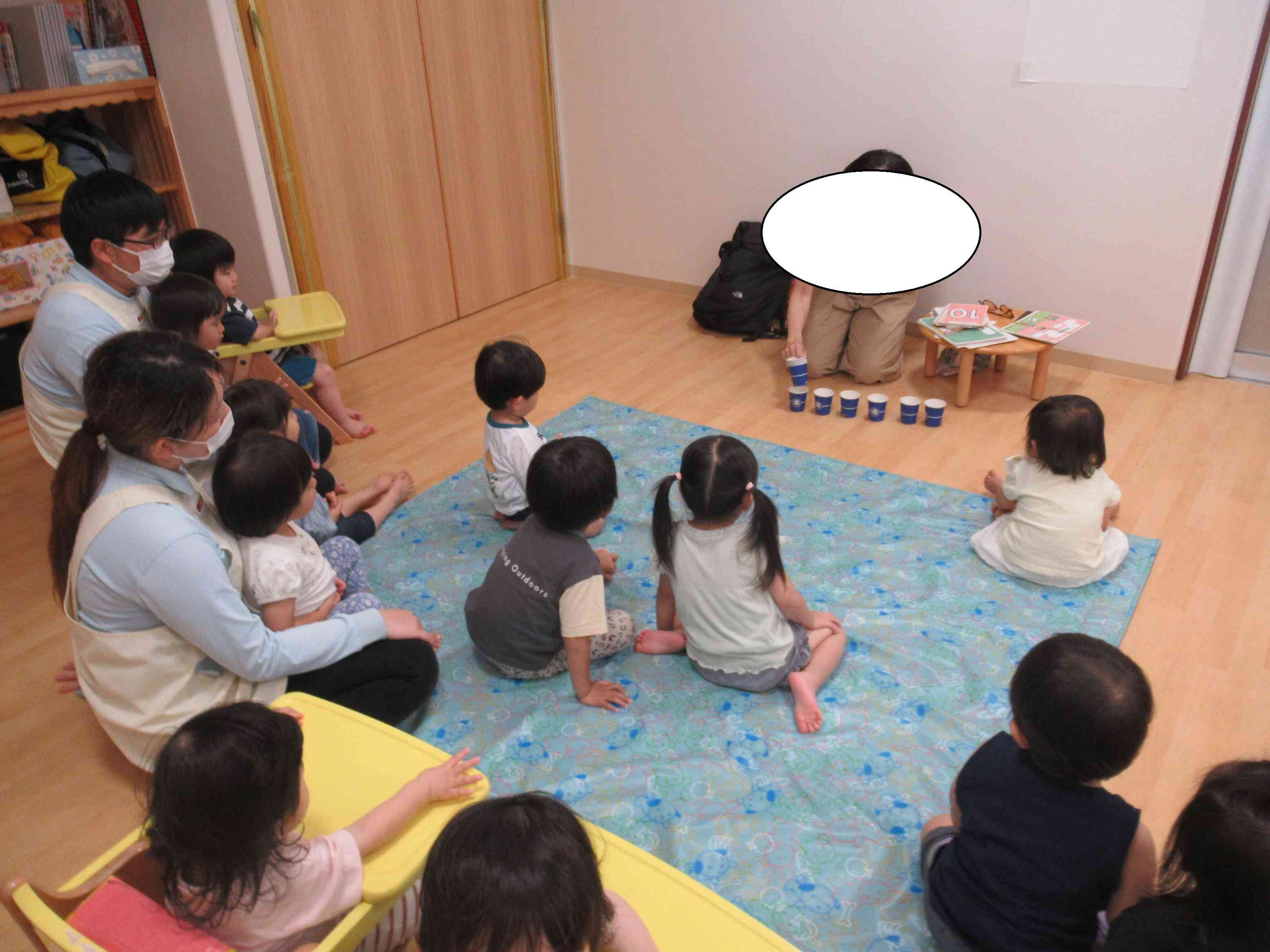 コップを使って・・・