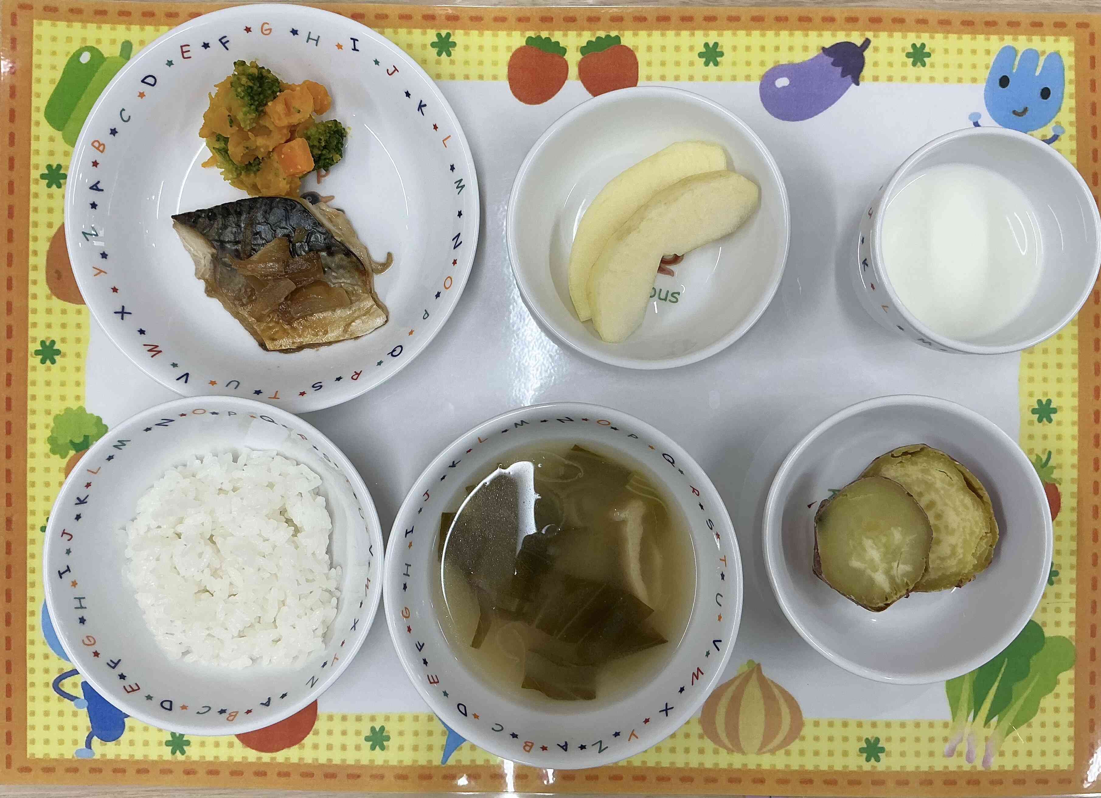 11月28日の給食とおやつ