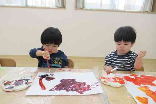 お絵描き楽しいなぁ～♪（あひる組）