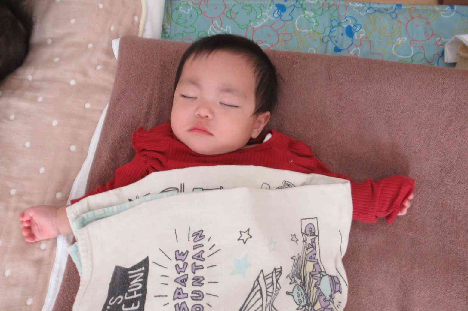 遊んだ後は、お昼寝すやすや・・気持ち良いね！