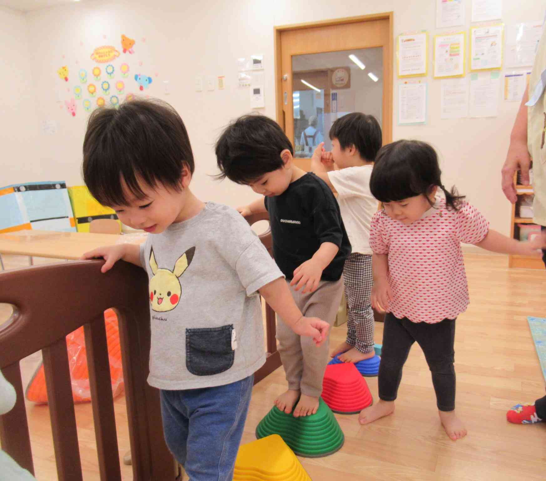 お部屋の中では・・・（１歳児クラス）