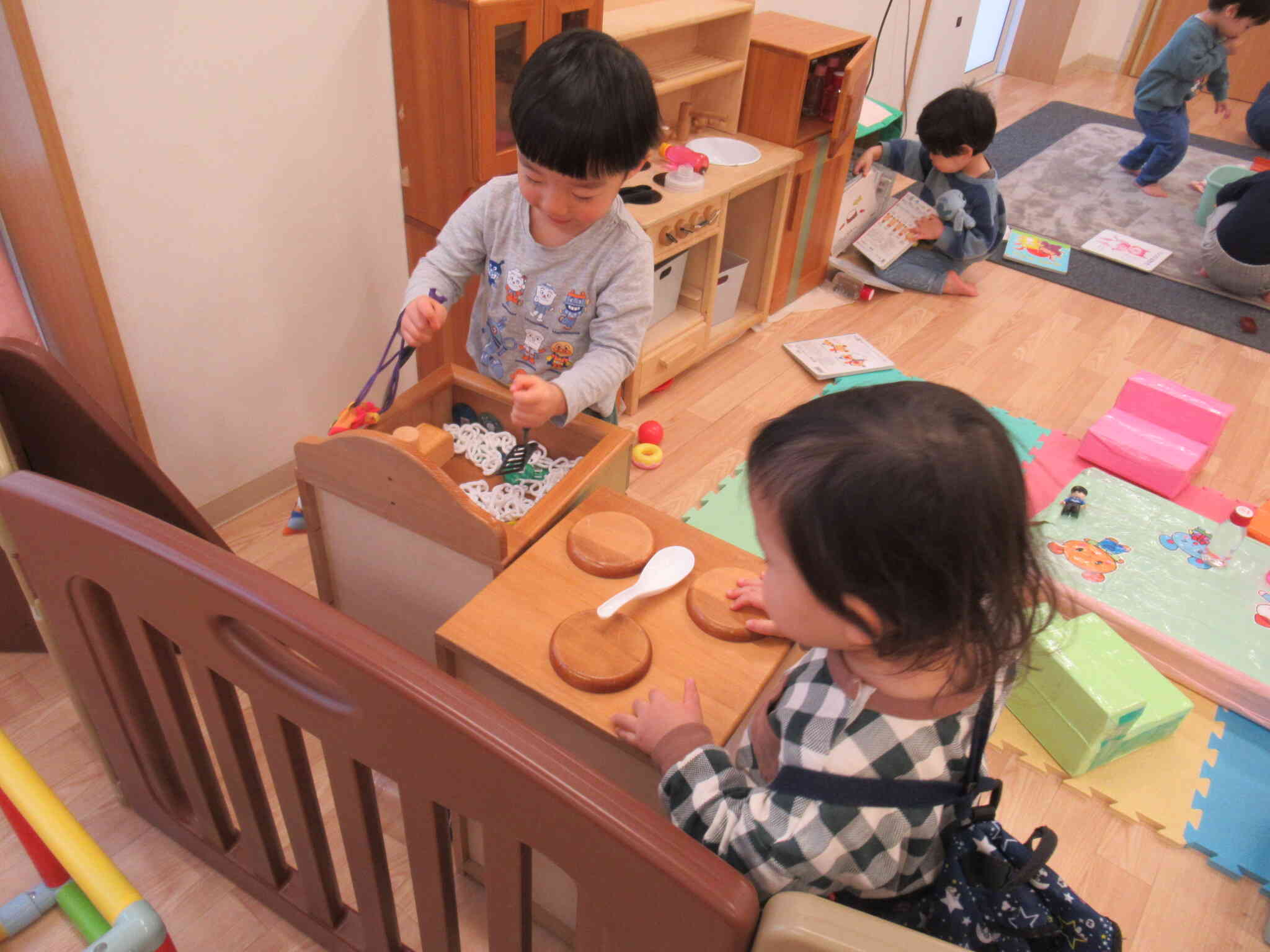 お部屋遊び(1歳児クラス)