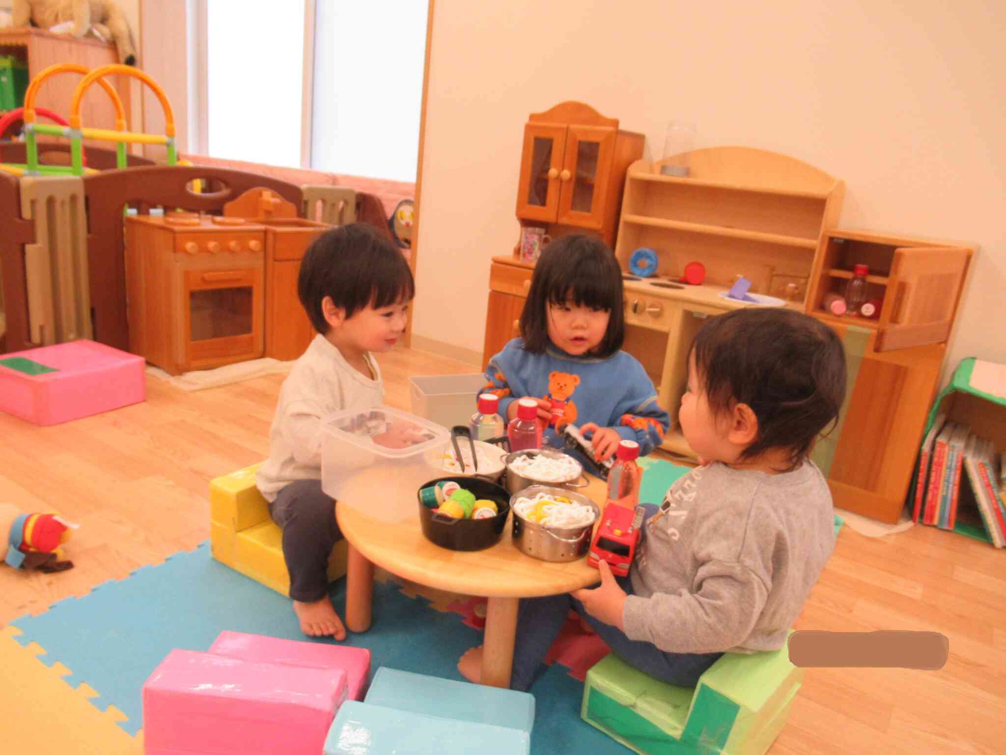 お部屋では・・・(1歳児クラス）