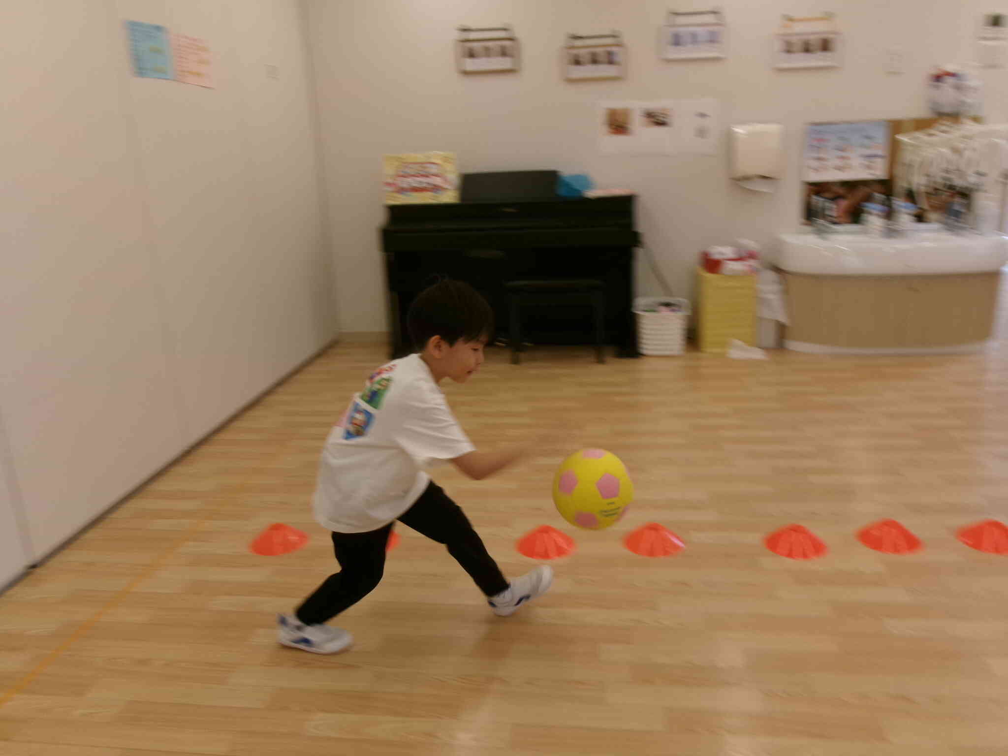 ボール遊び・ドリブル(5歳児クラス)