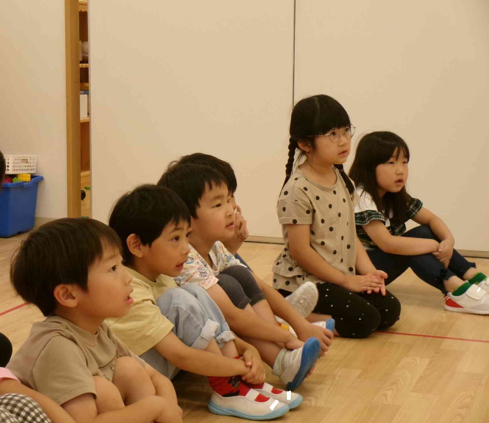真剣な顔で・・・