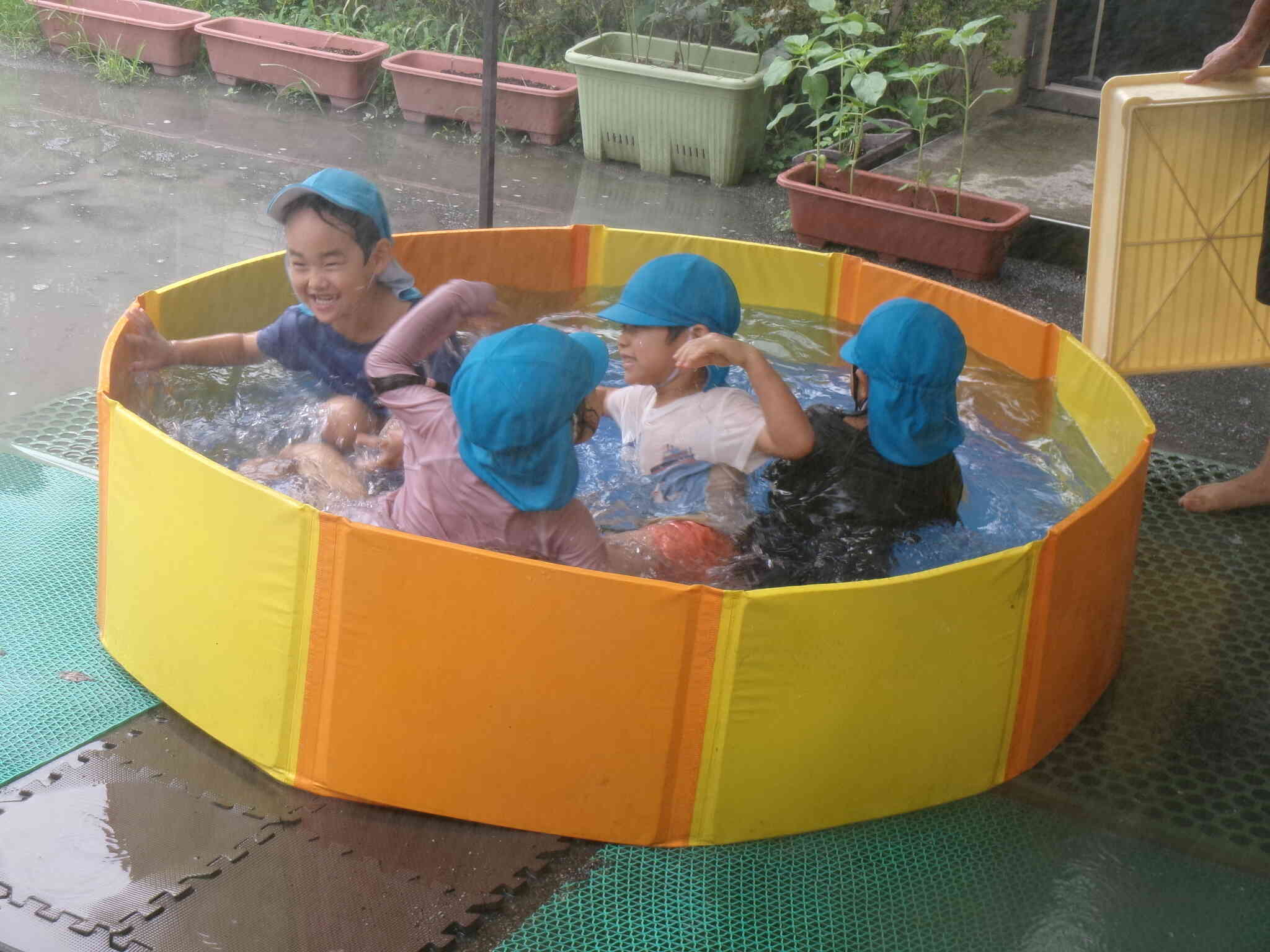 プール遊び（4歳児）