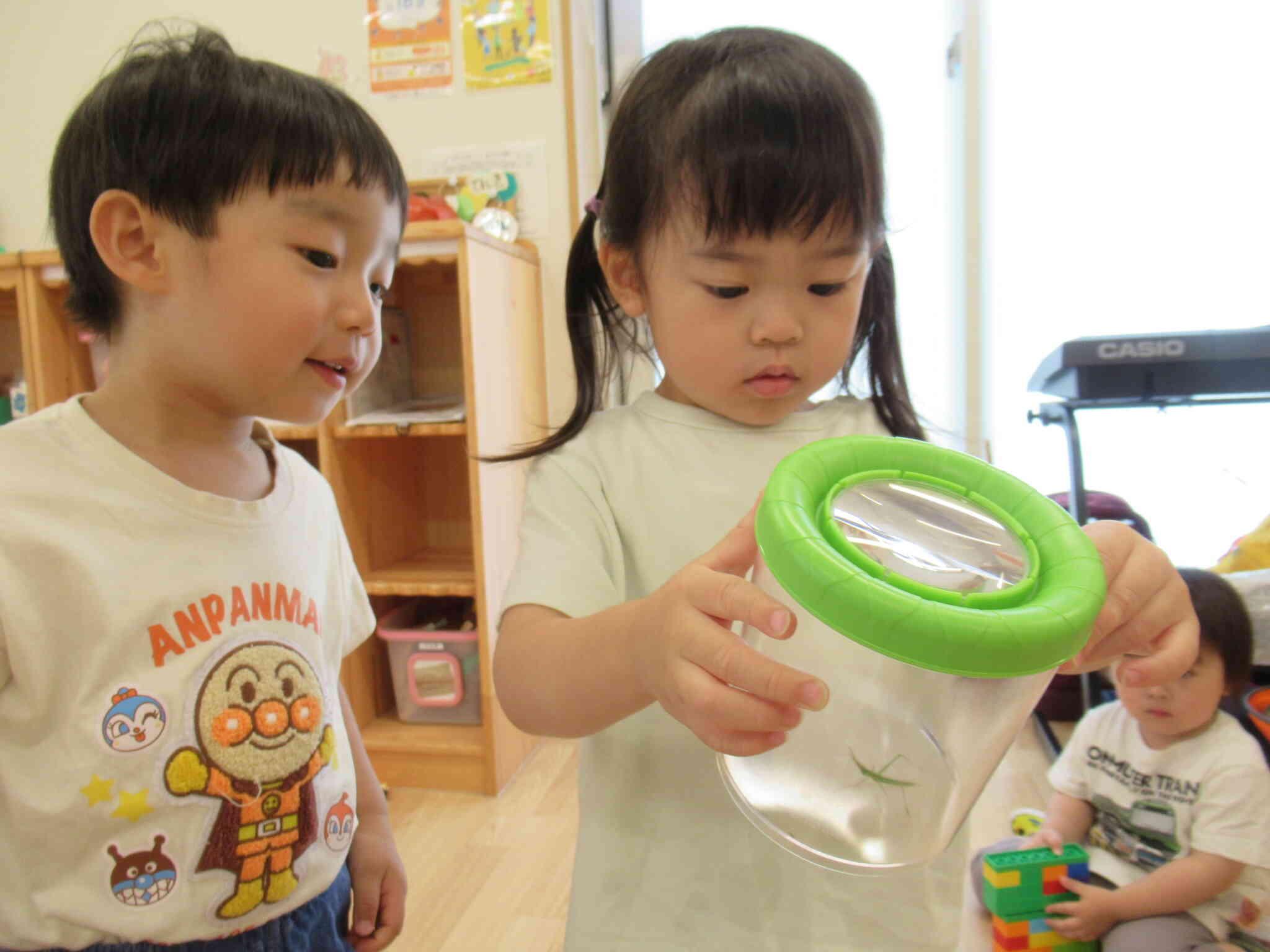 箱型虫めがねで、見るといろいろな発見が・・・