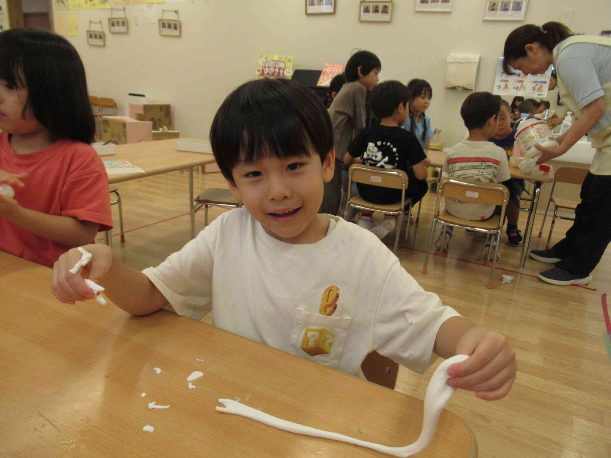 幼児クラス・スライムつくり