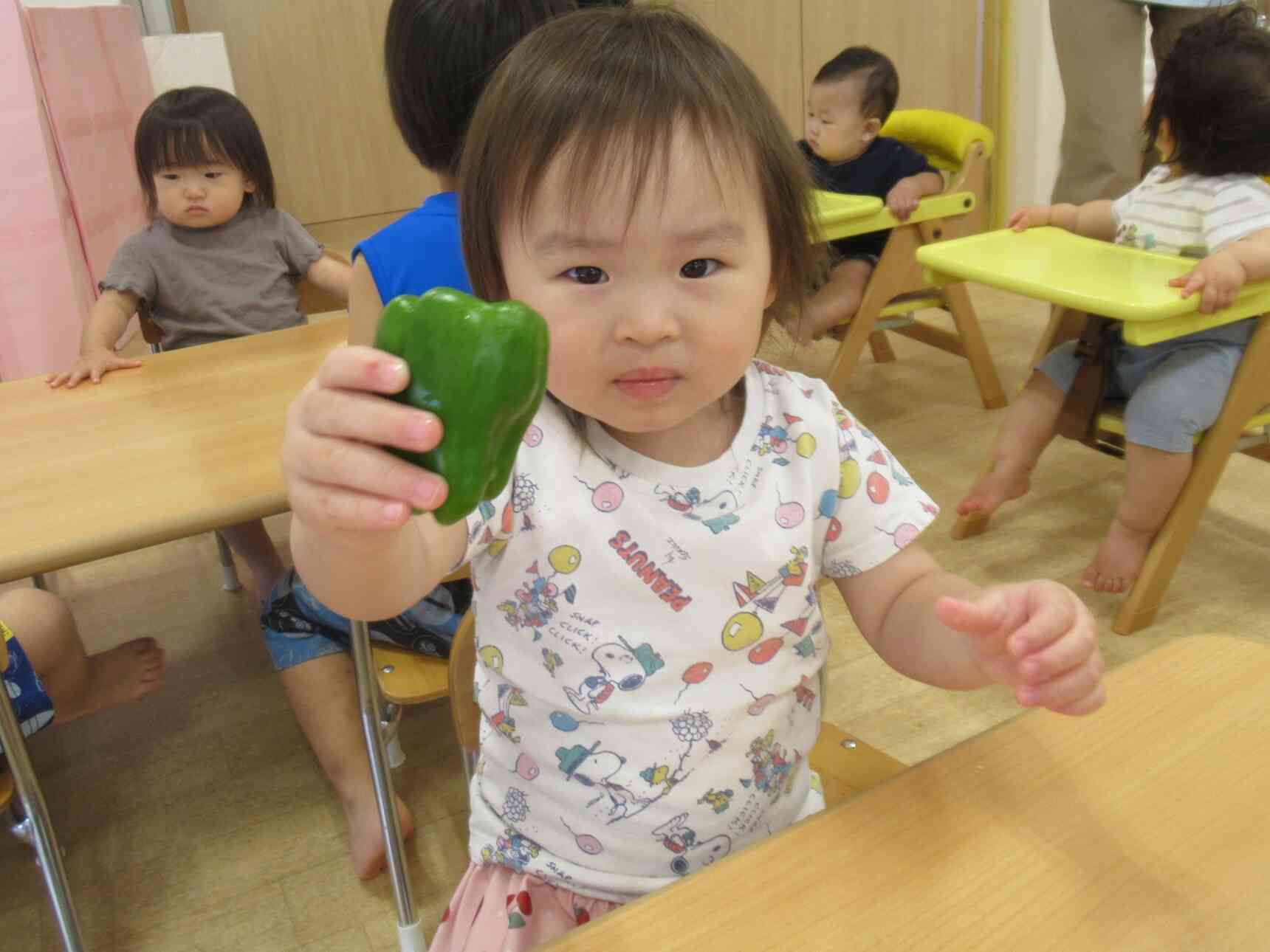 ピーマンに触れよう♪