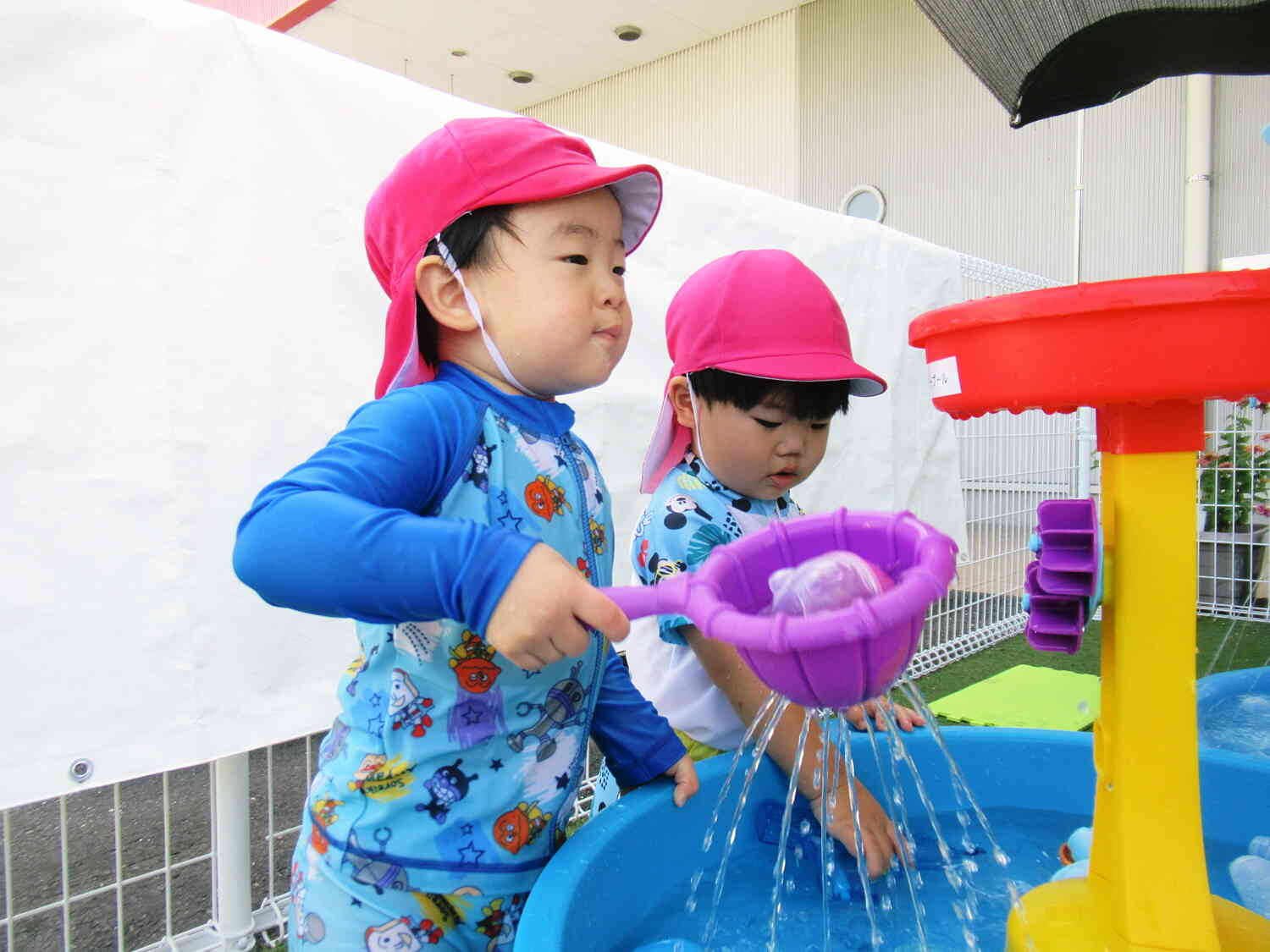おもいっきり水遊びを楽しんでいます！
