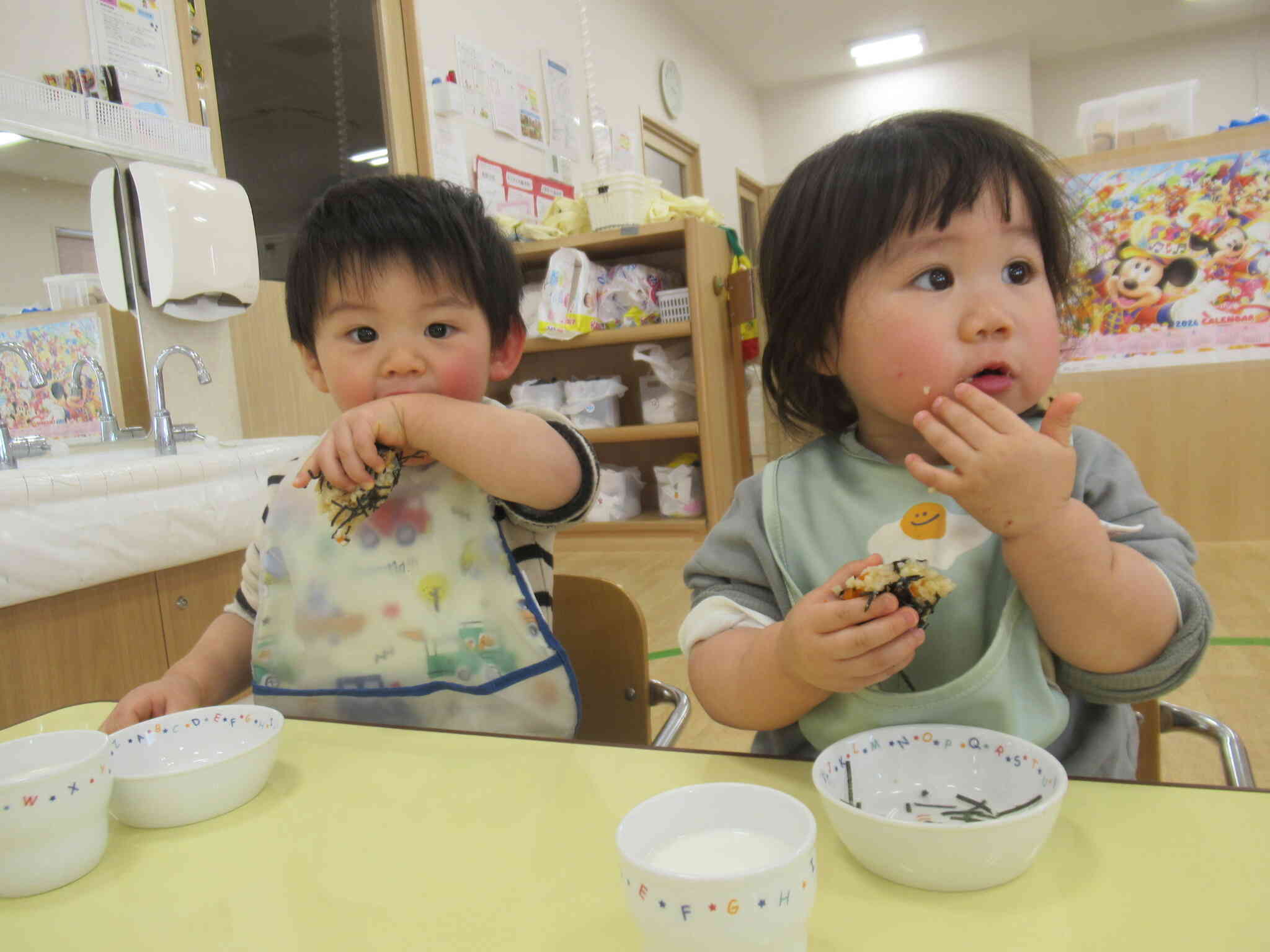 お友だちと一緒にもぐもぐ☆