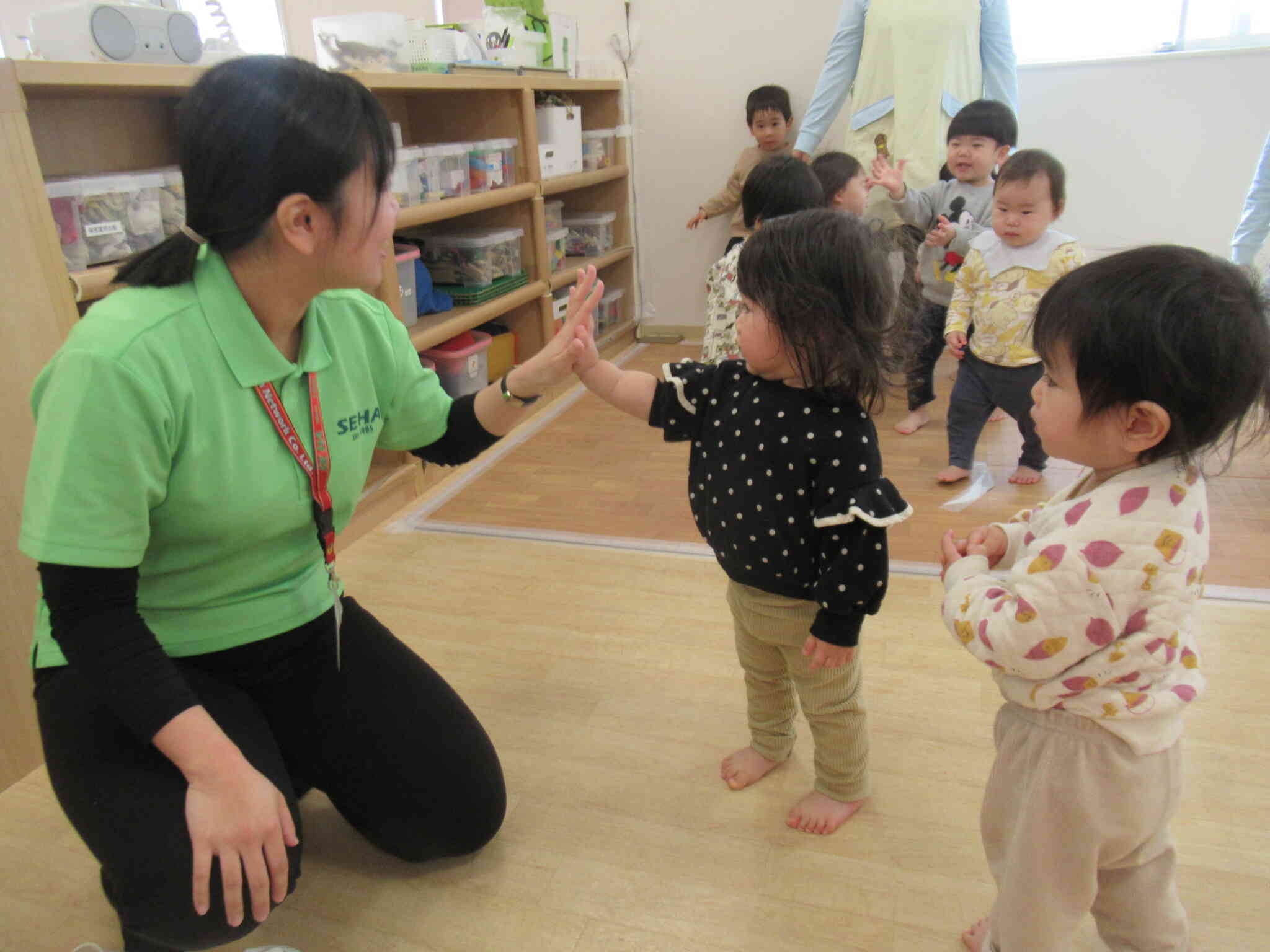 バイバイ　タッチ！