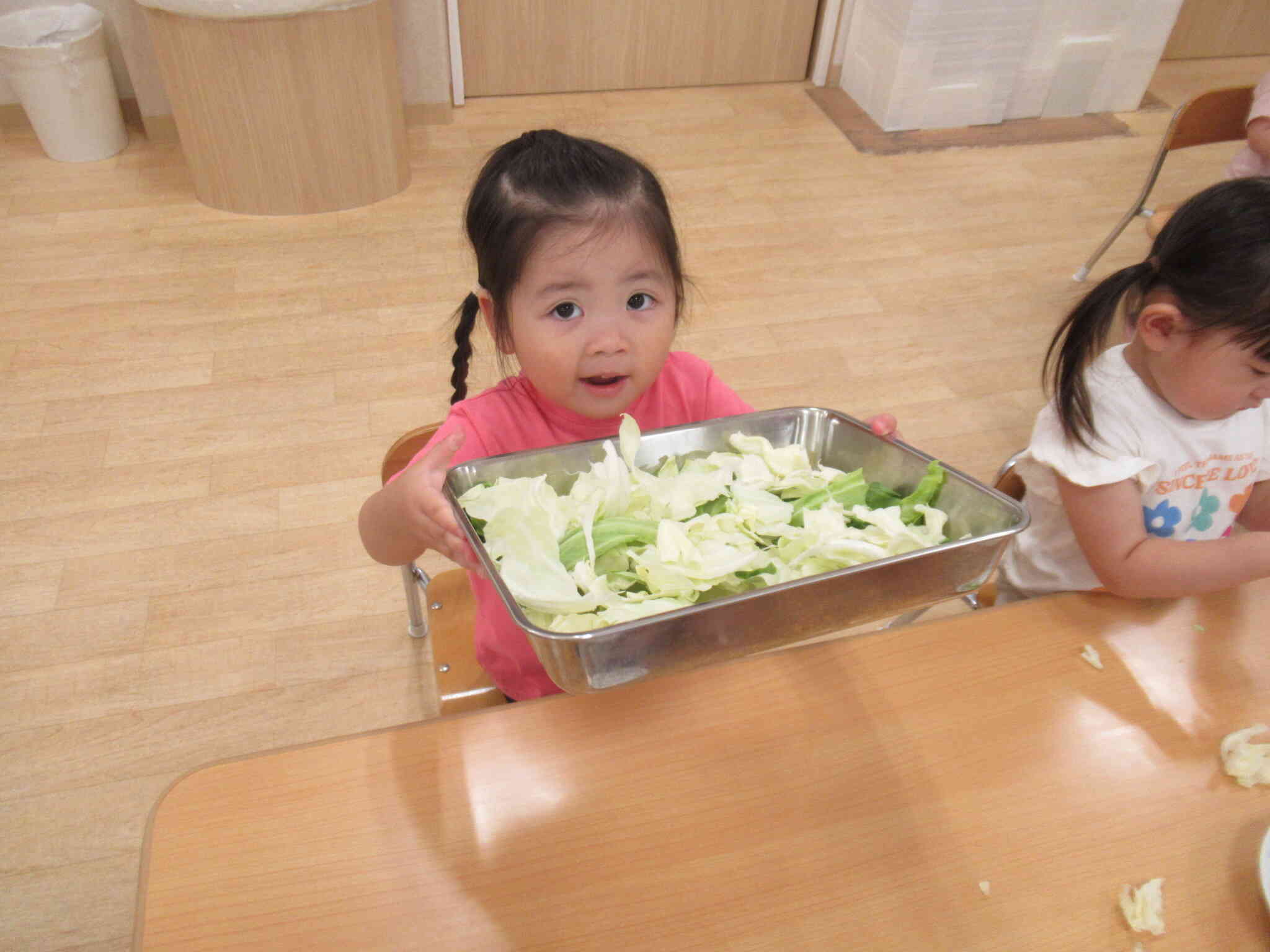 食育～キャベツちぎりをしたよ♪～