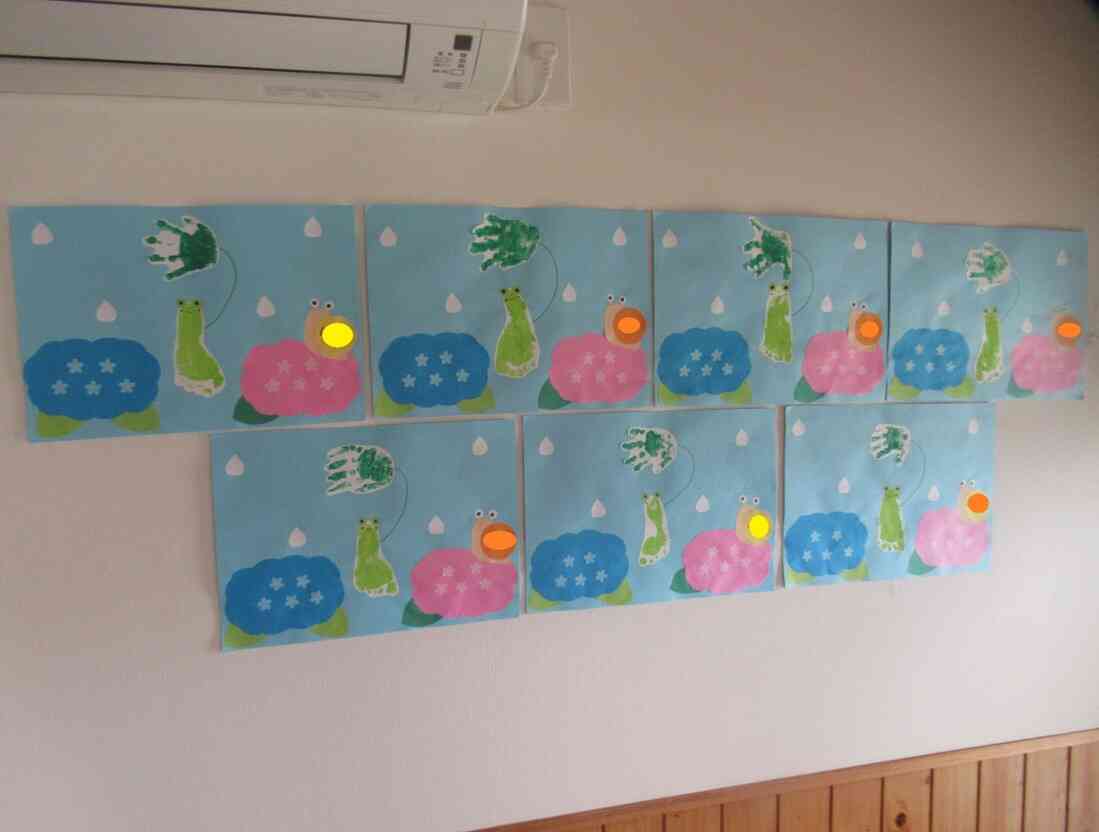 手形・足型をしたよ！（ひよこ組）