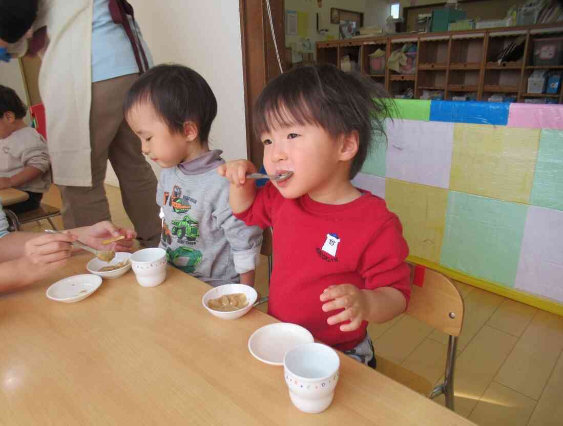 クリームおいしいな♪もっと食べたいな