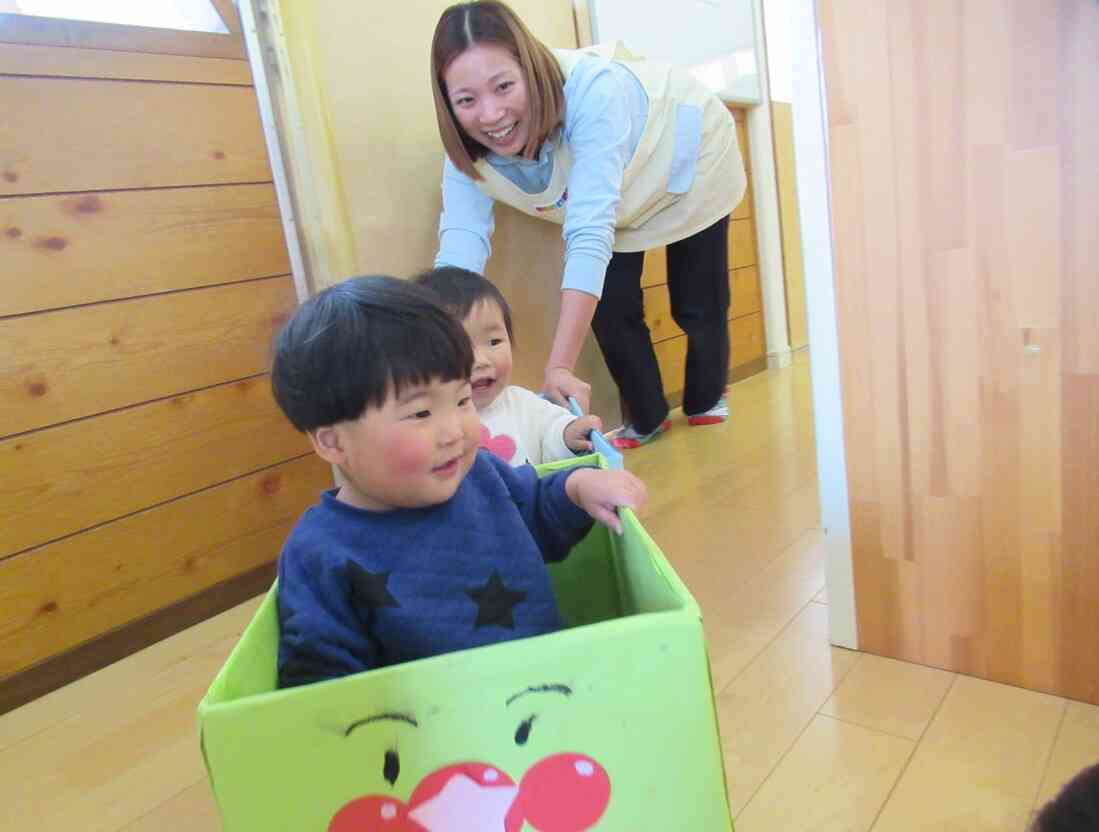 大好きな箱車に乗って、レッツゴー！