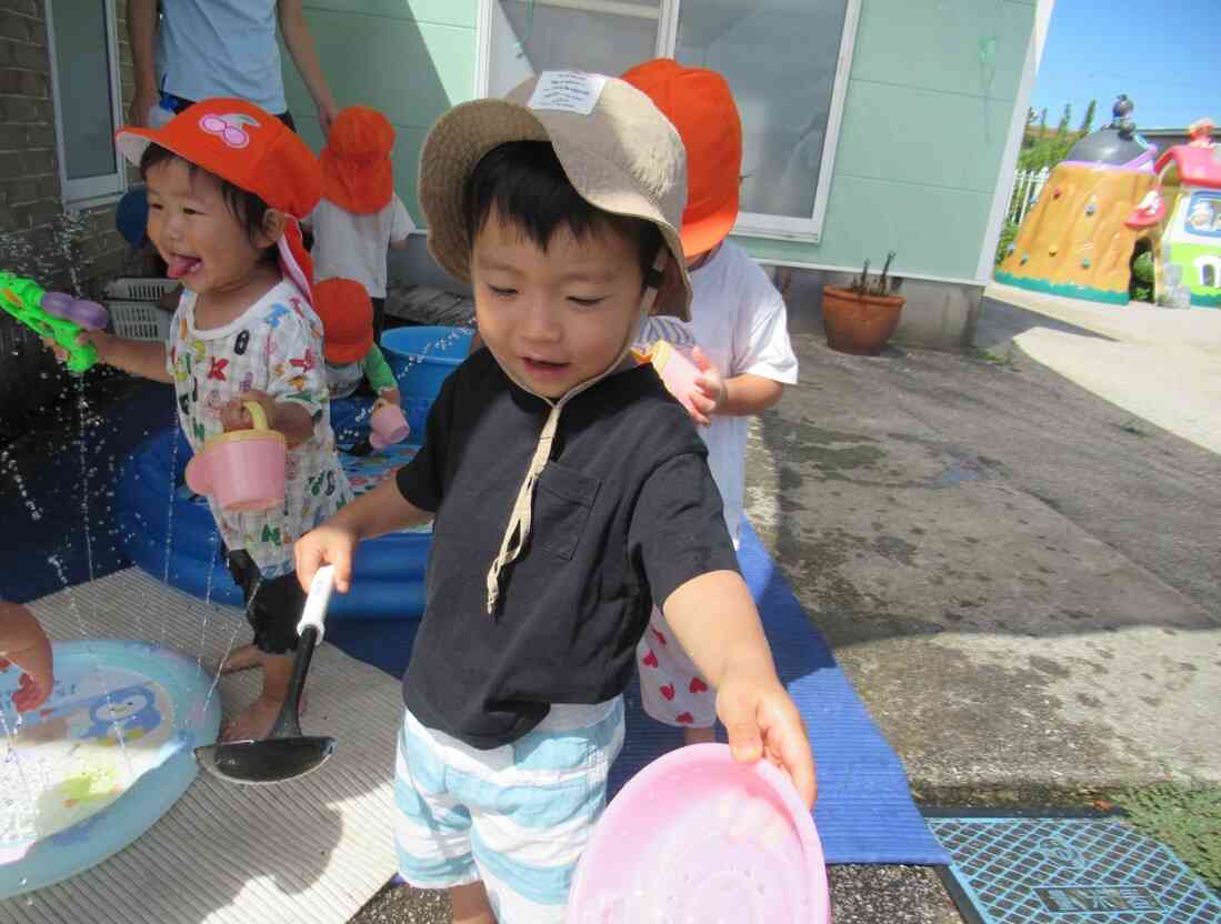 水遊び大好き♪気持ちいいね。