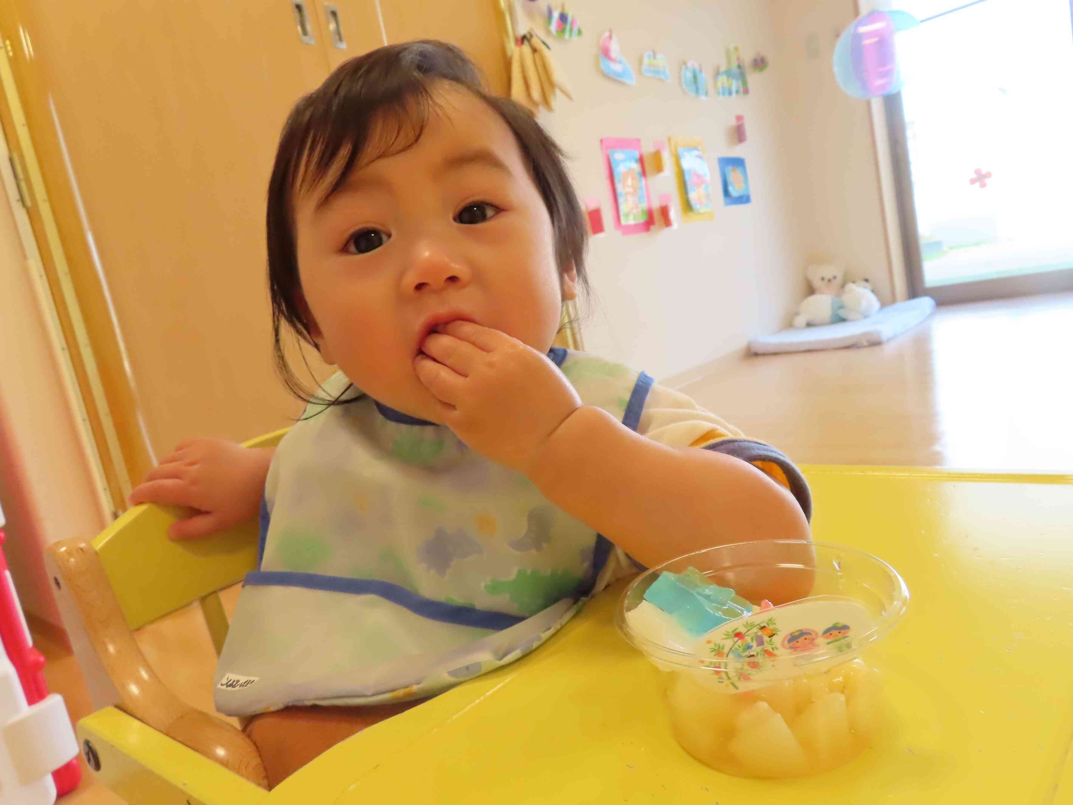 掴み食べが上手です！