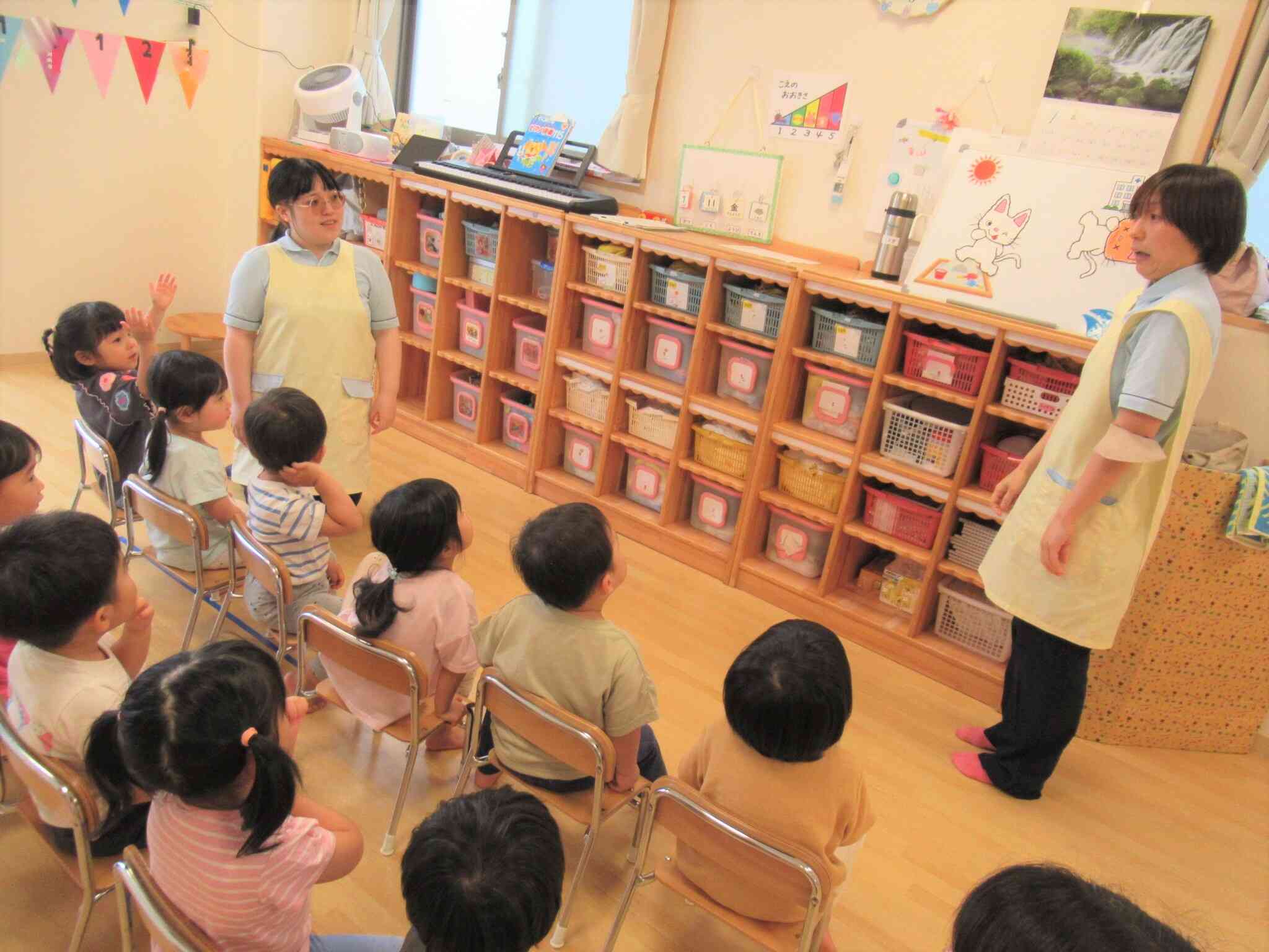 2歳児クラスのお友だちも暑い日の過ごし方を学びました