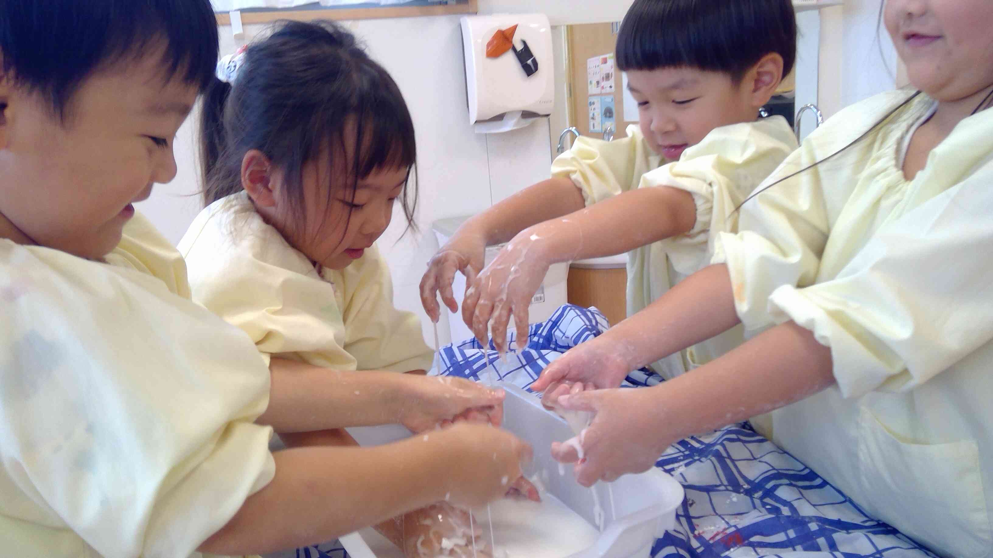 片栗粉スライムで遊んだよ！