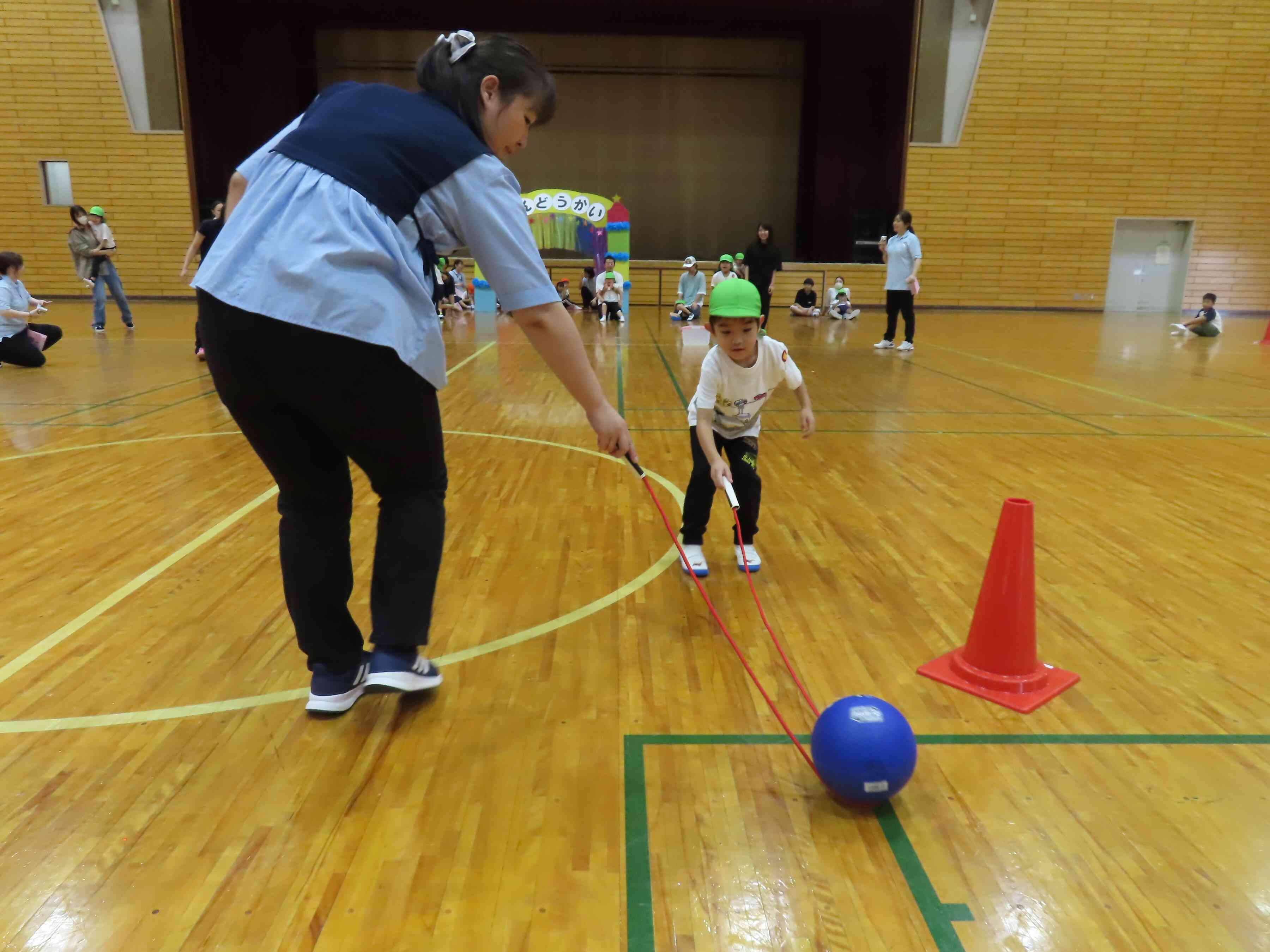 ママと息を合わせて運びます。