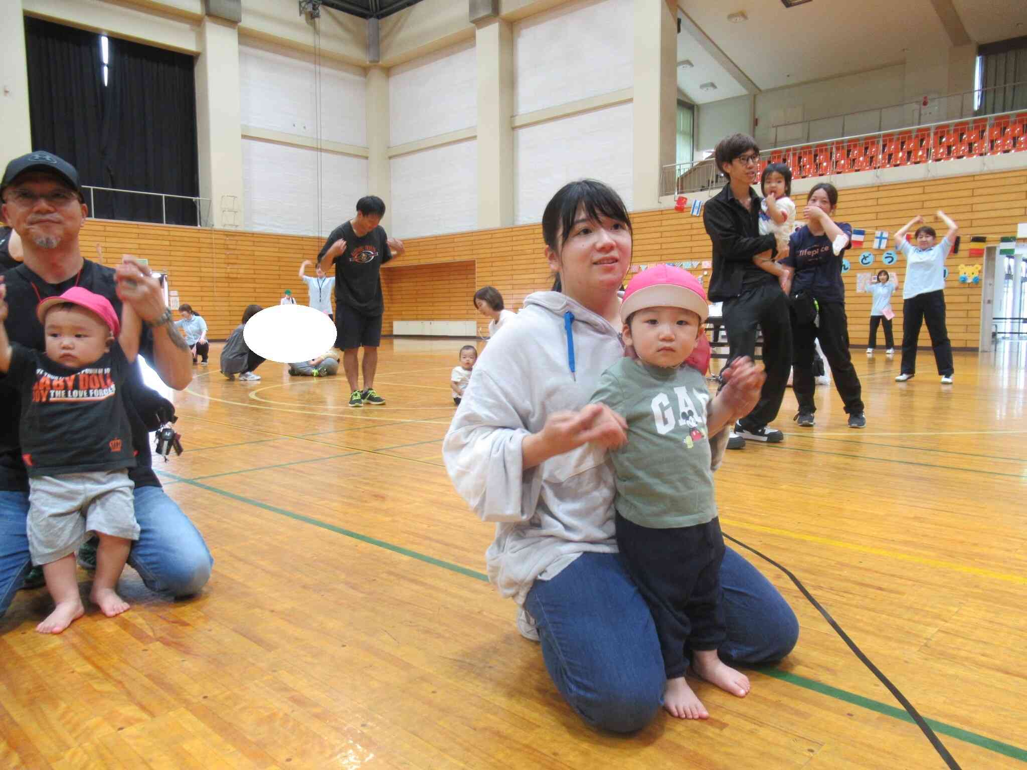 ママと一緒に体操頑張るよ！