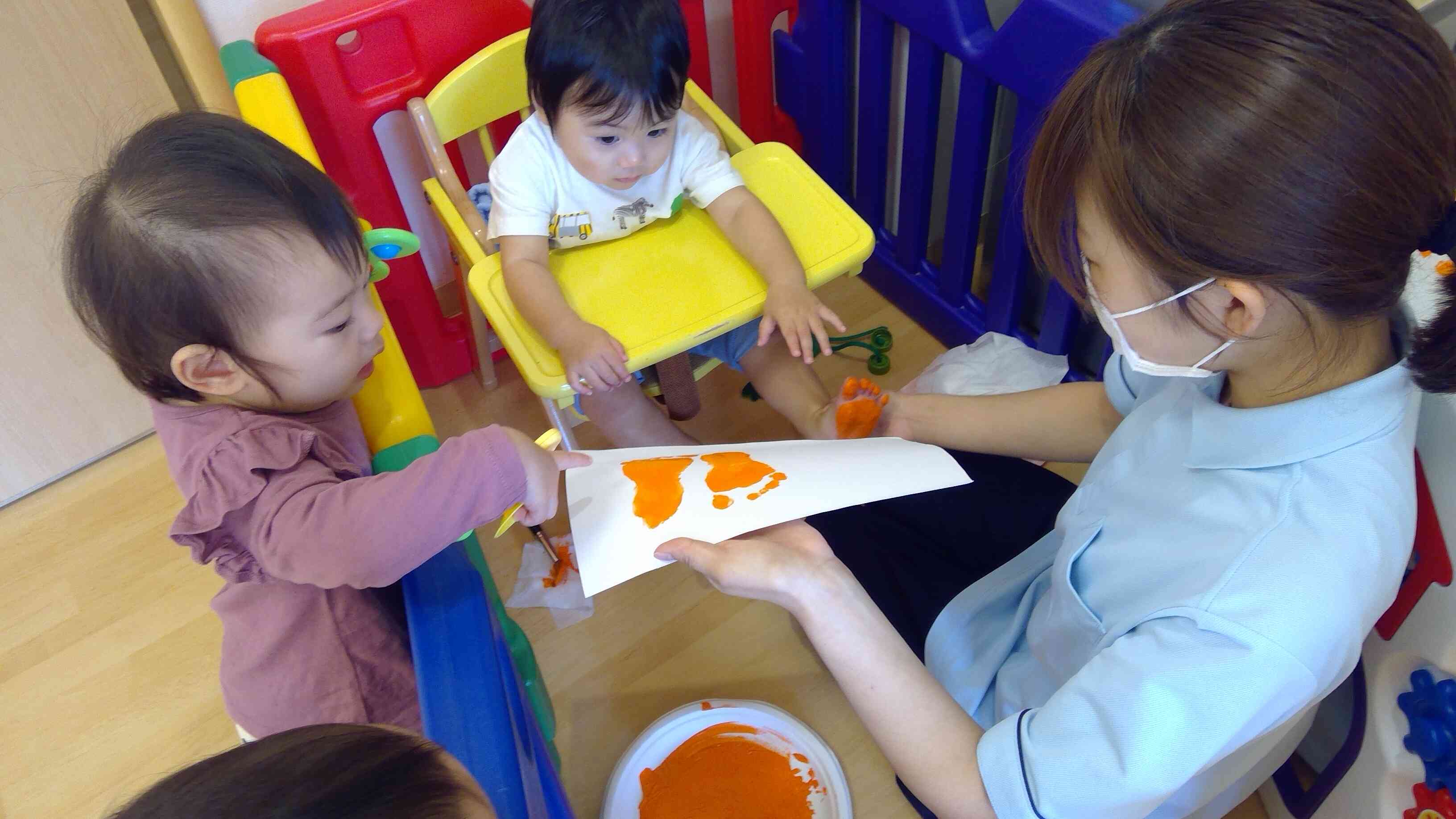 10月 ひよこ組のようす(0歳児)