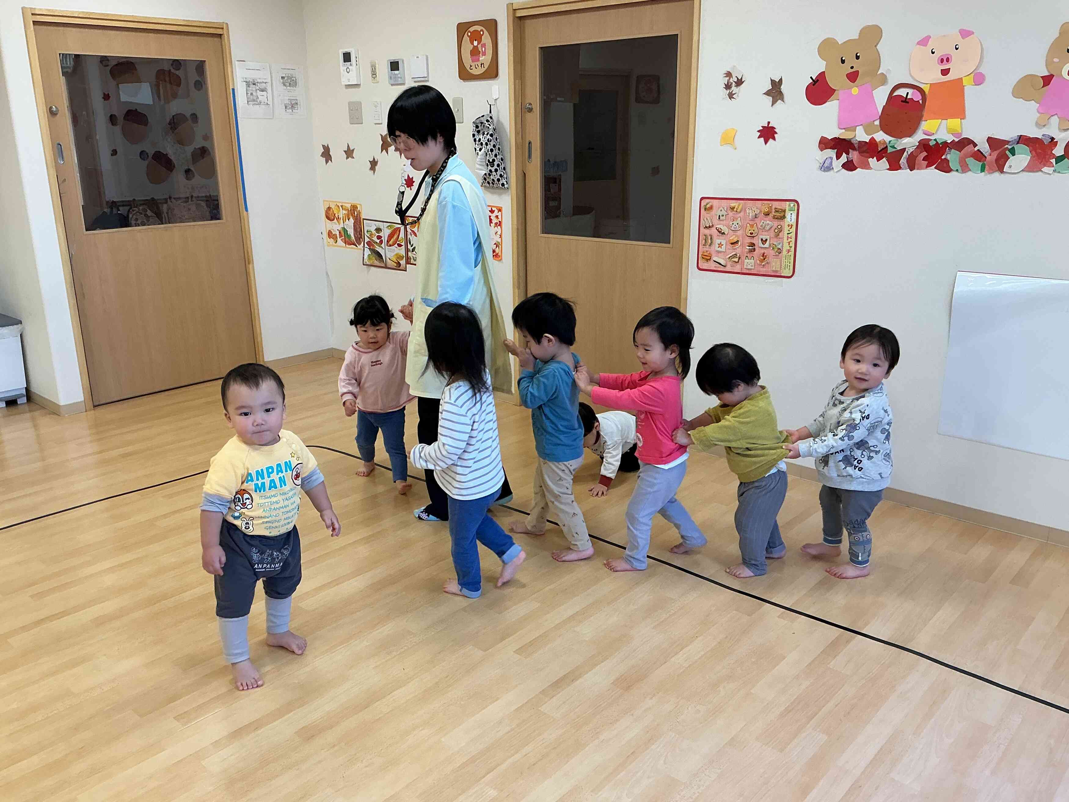 大好きな歌に合わせて運動遊び！