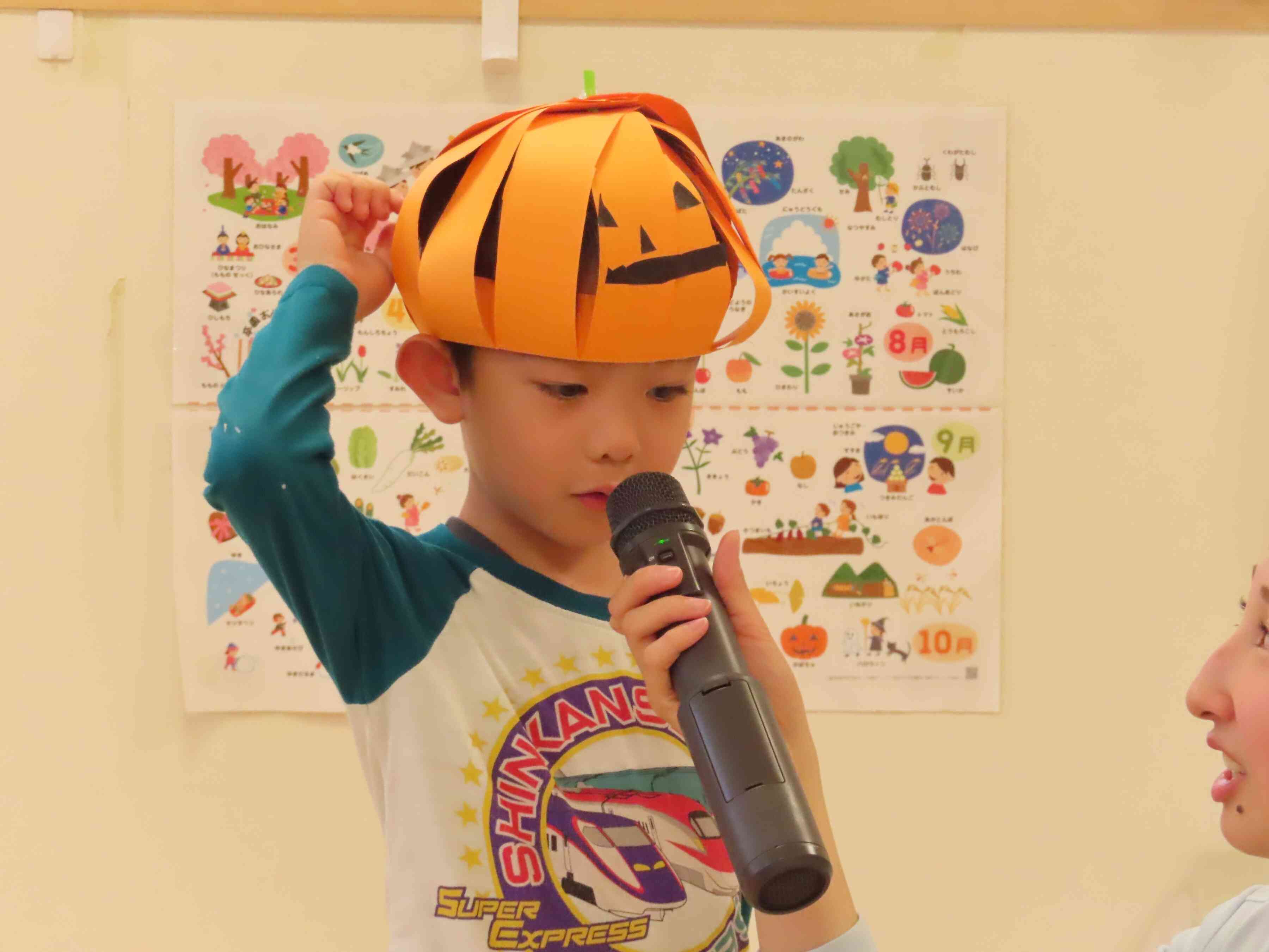 真ん中に画用紙を持ってくることを頑張りました。