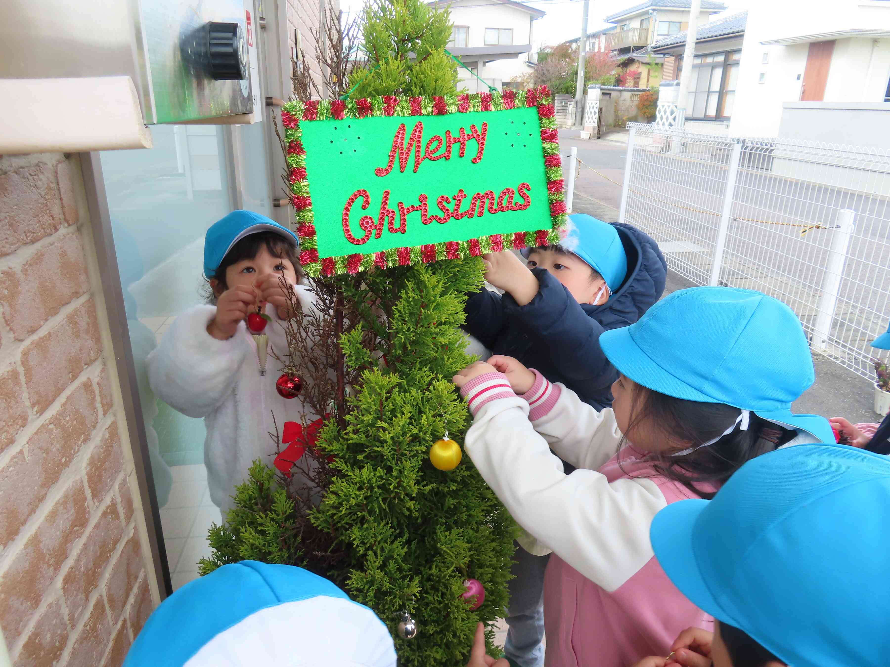 ツリーの飾りつけをしたよ