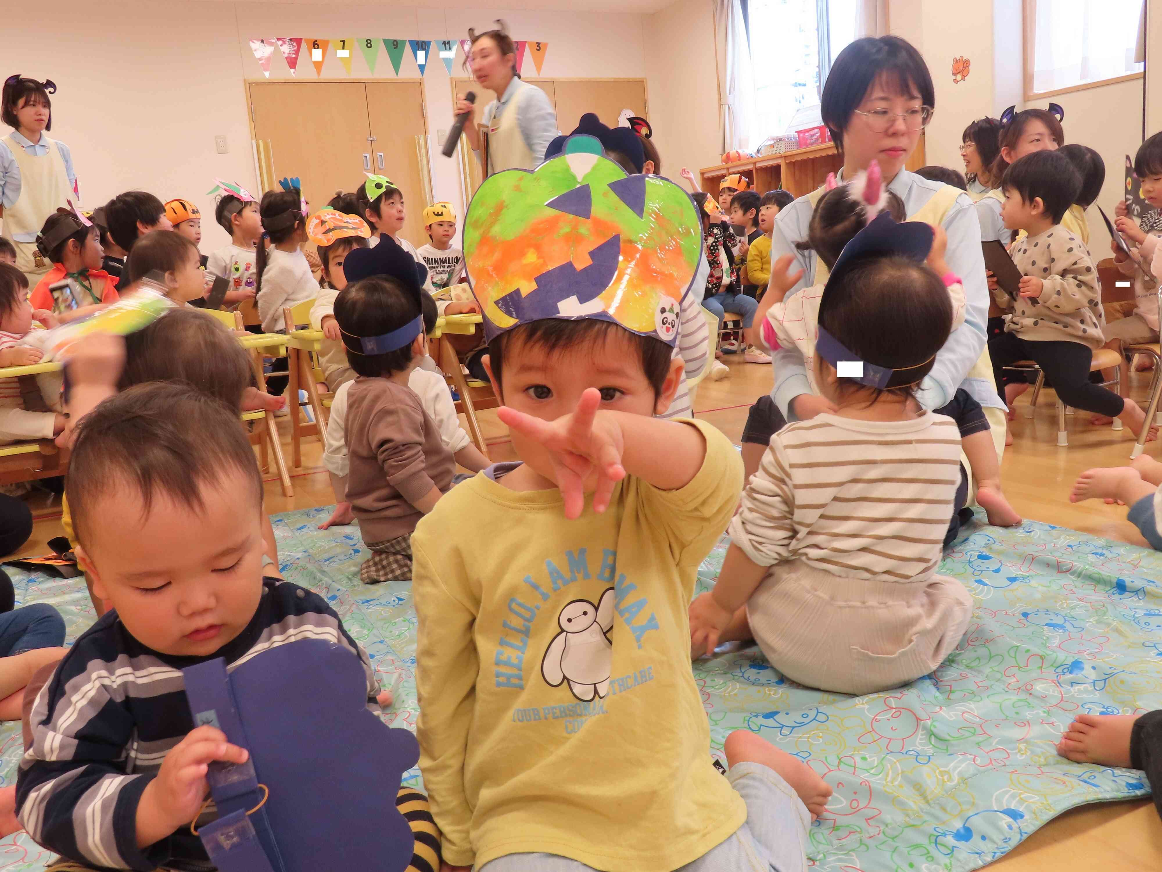 お面をかぶって参加しました。