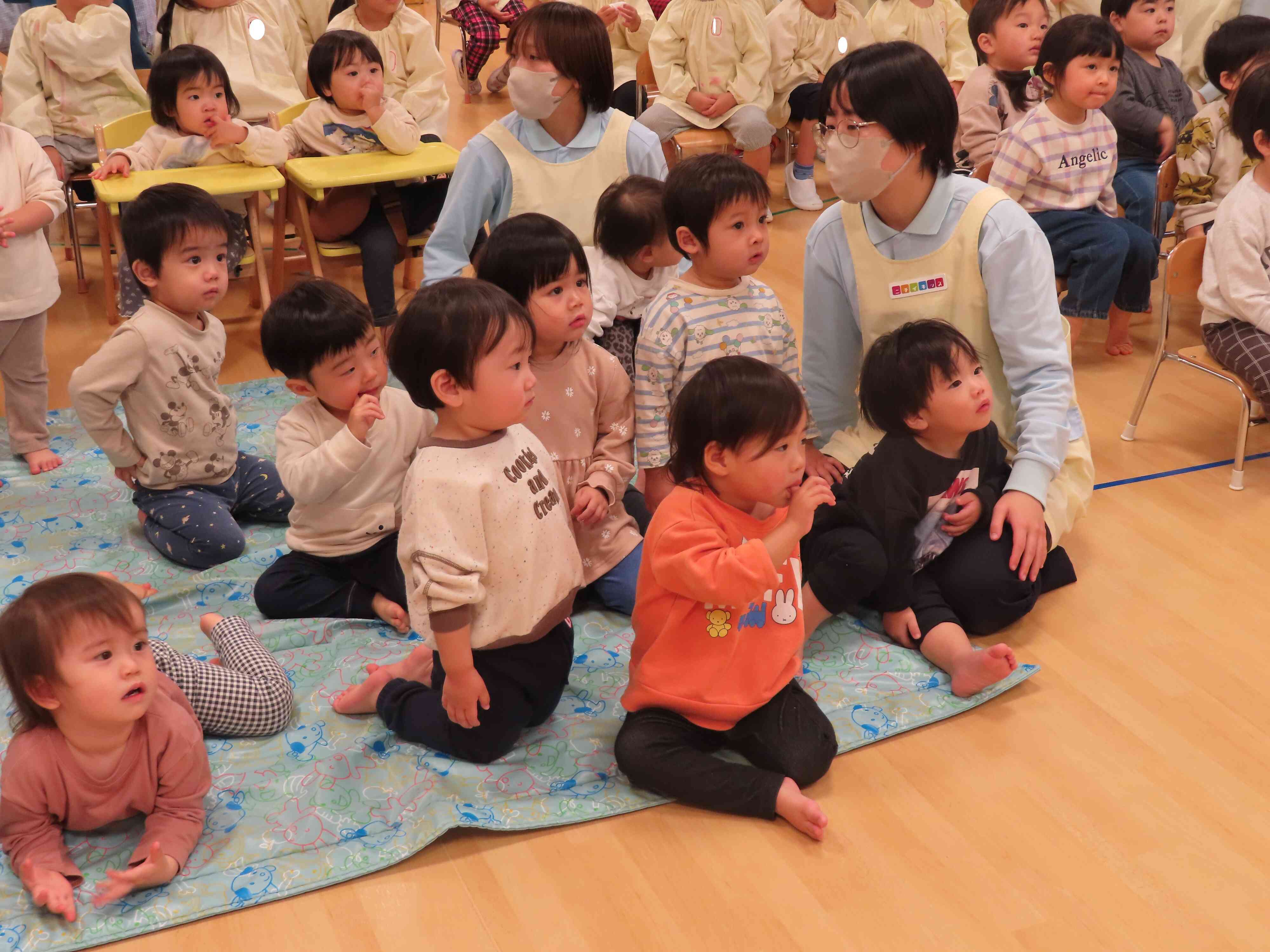 お話に興味深々