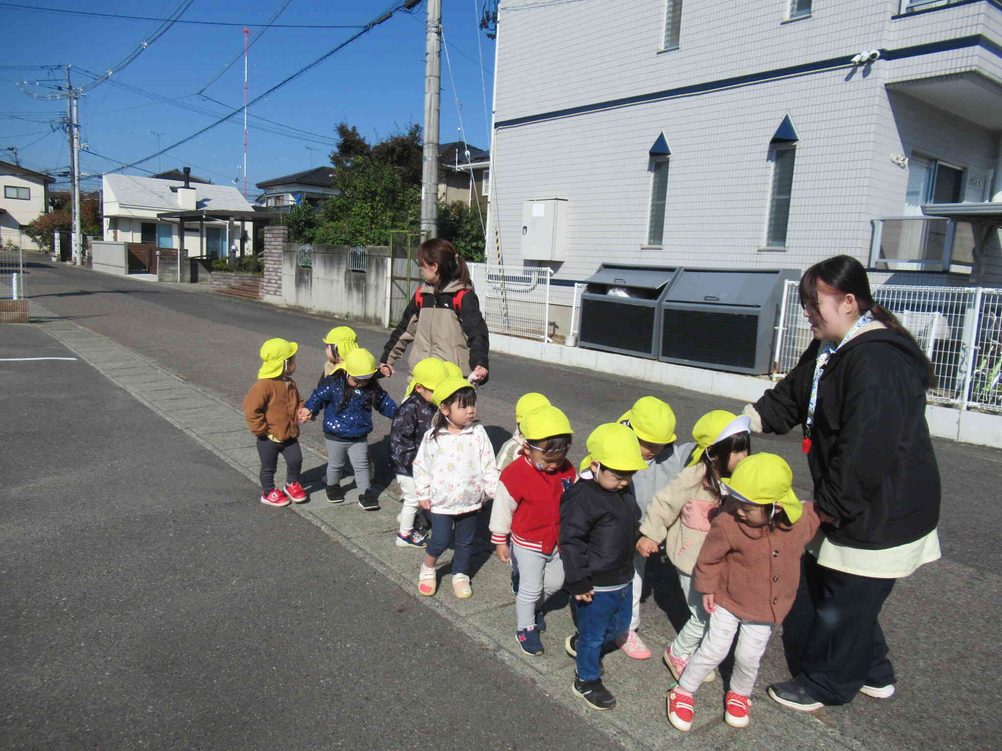 手をつないで上手にあるけるよ！