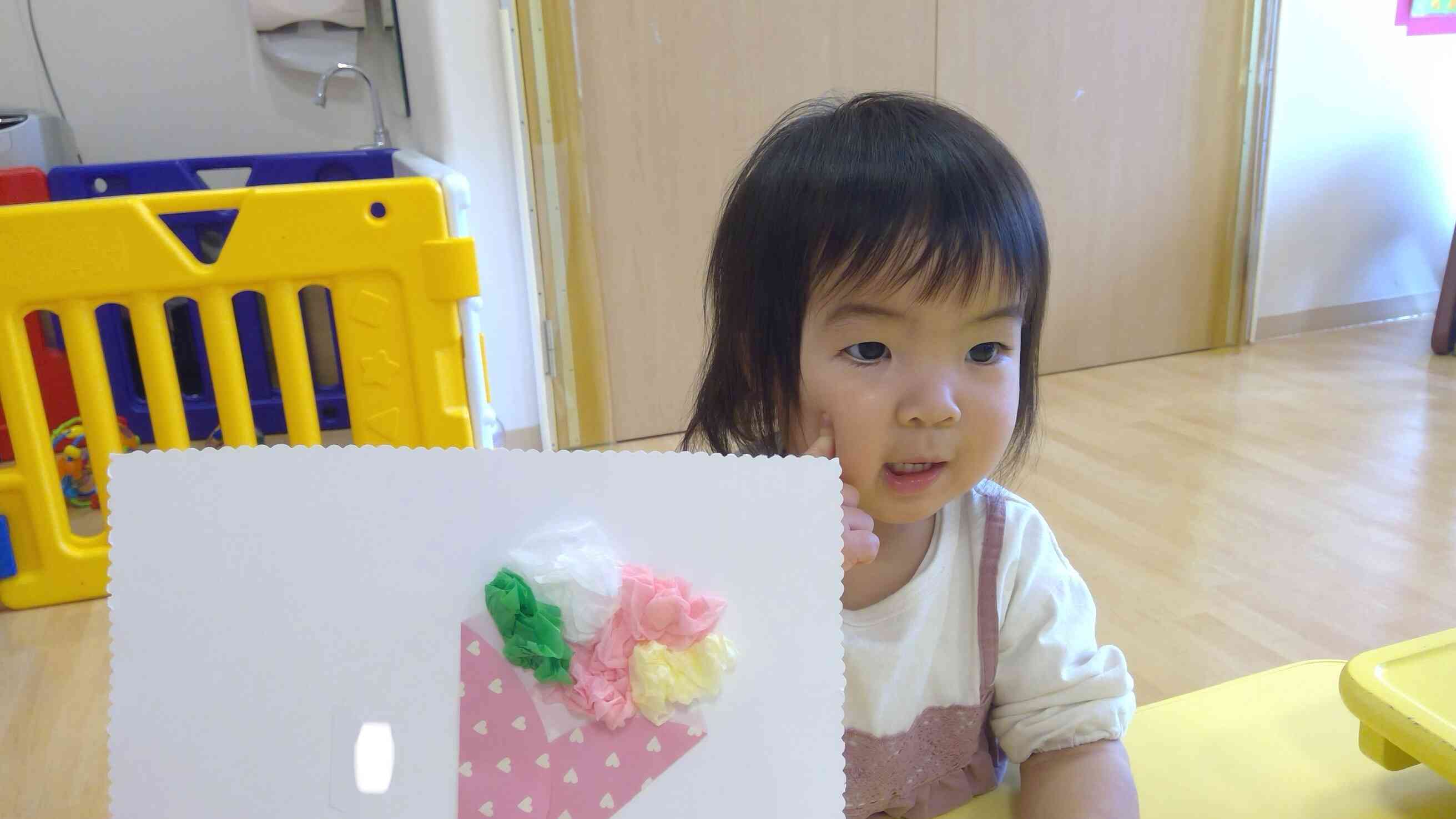 お家の人に感謝の気持ちを込めてカードを制作したよ