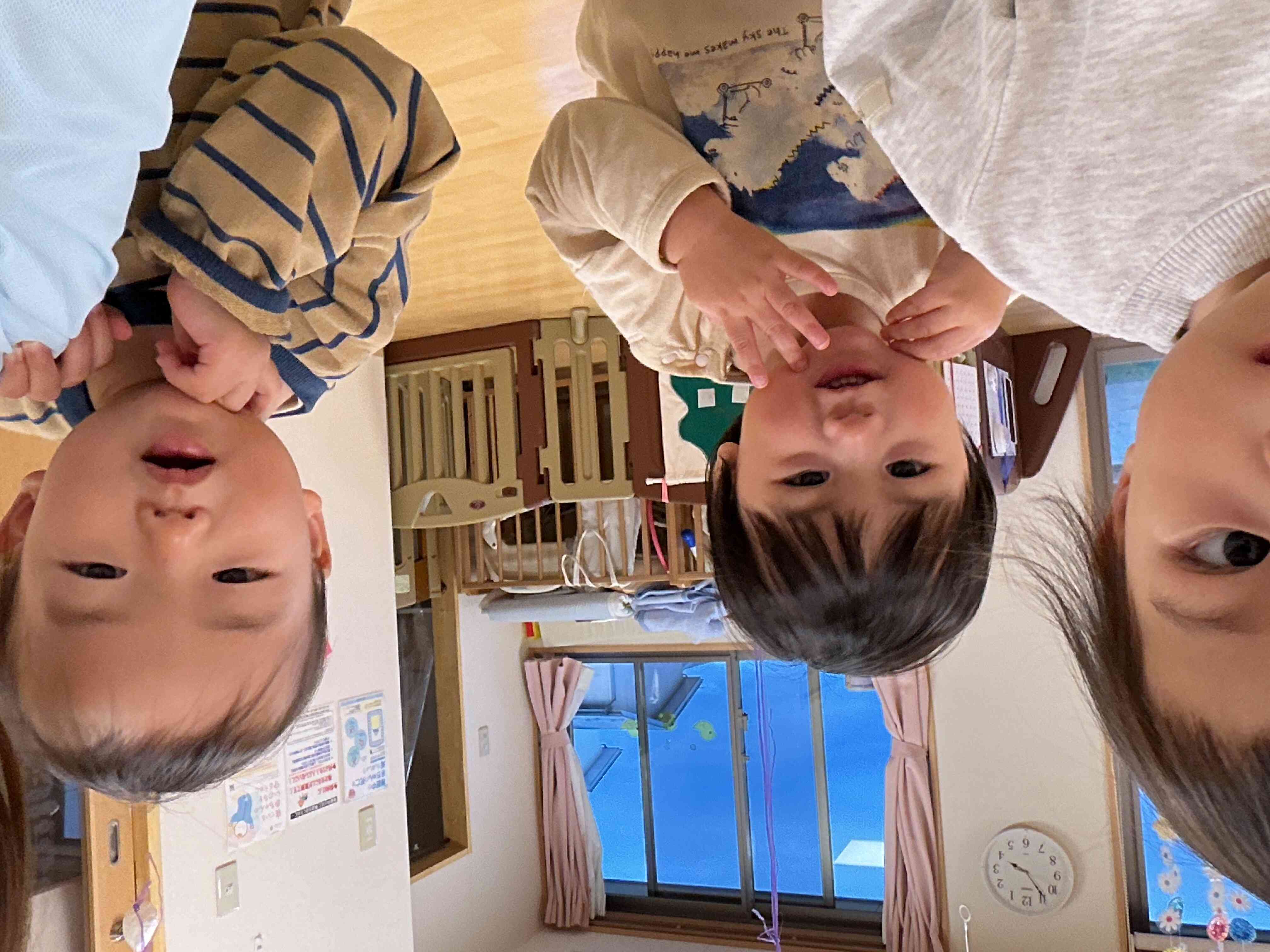 カメラに向かって上手にポーズ