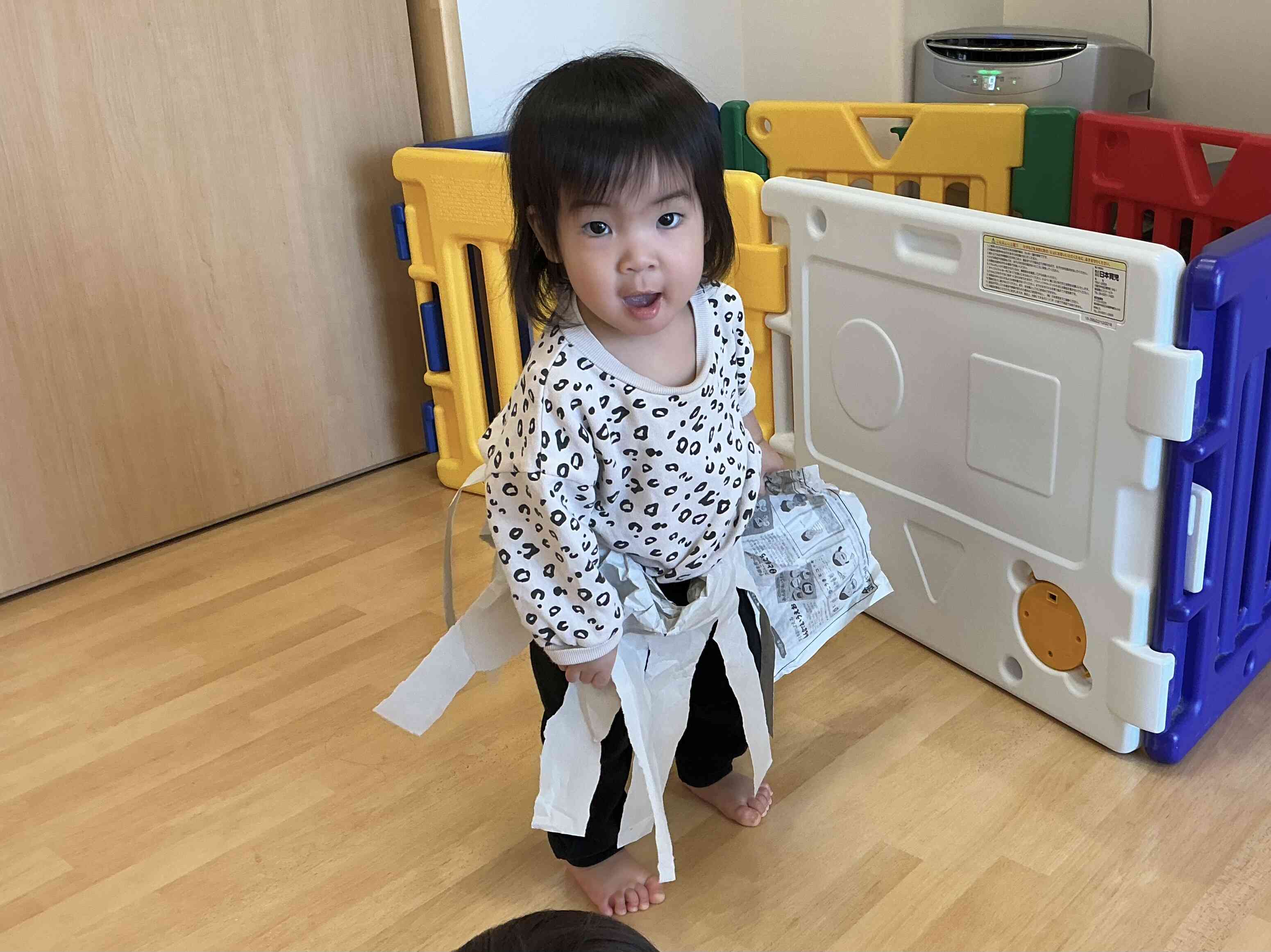 新聞紙のスカートかわいいね。