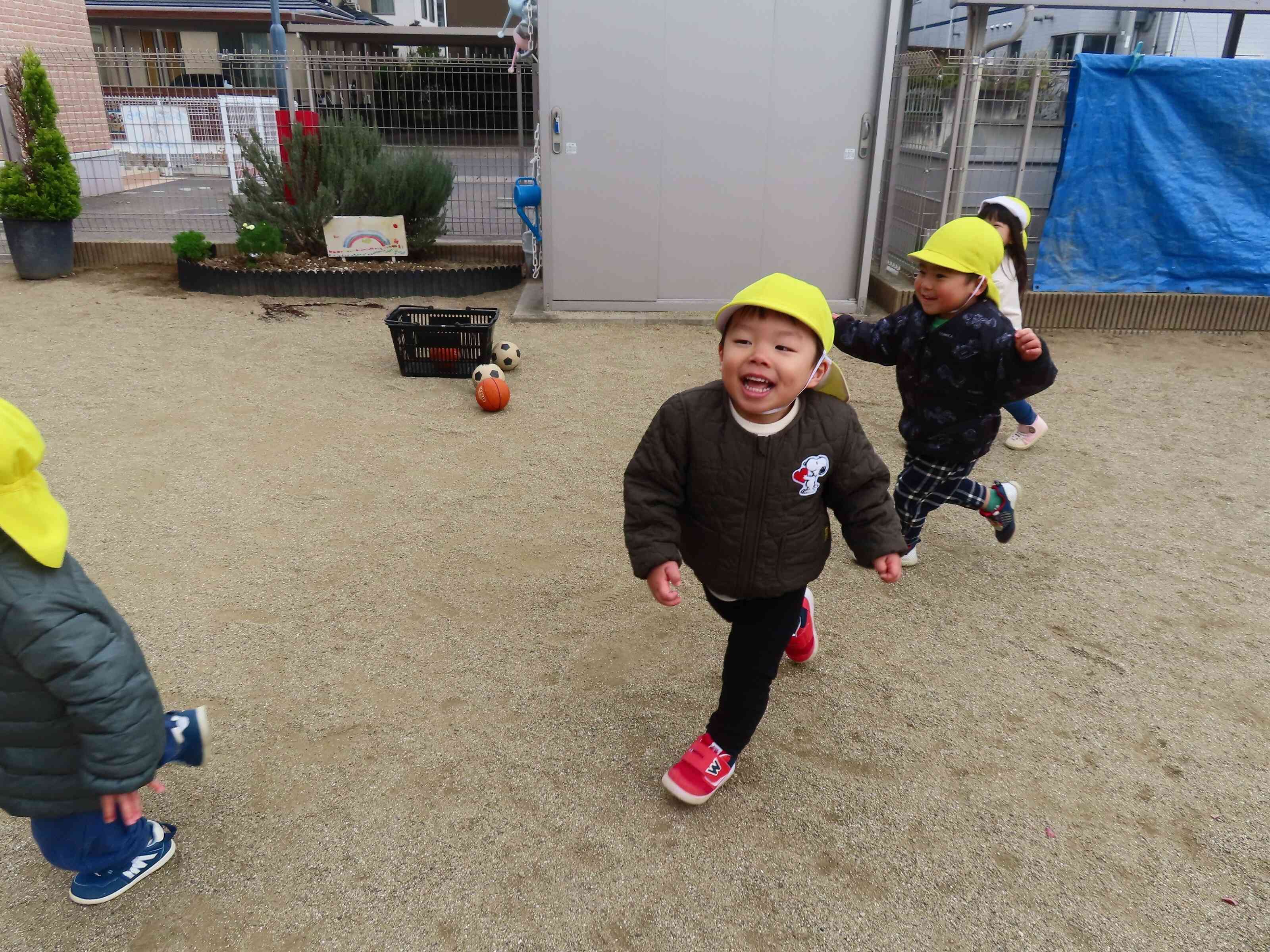 元気にお外遊び！