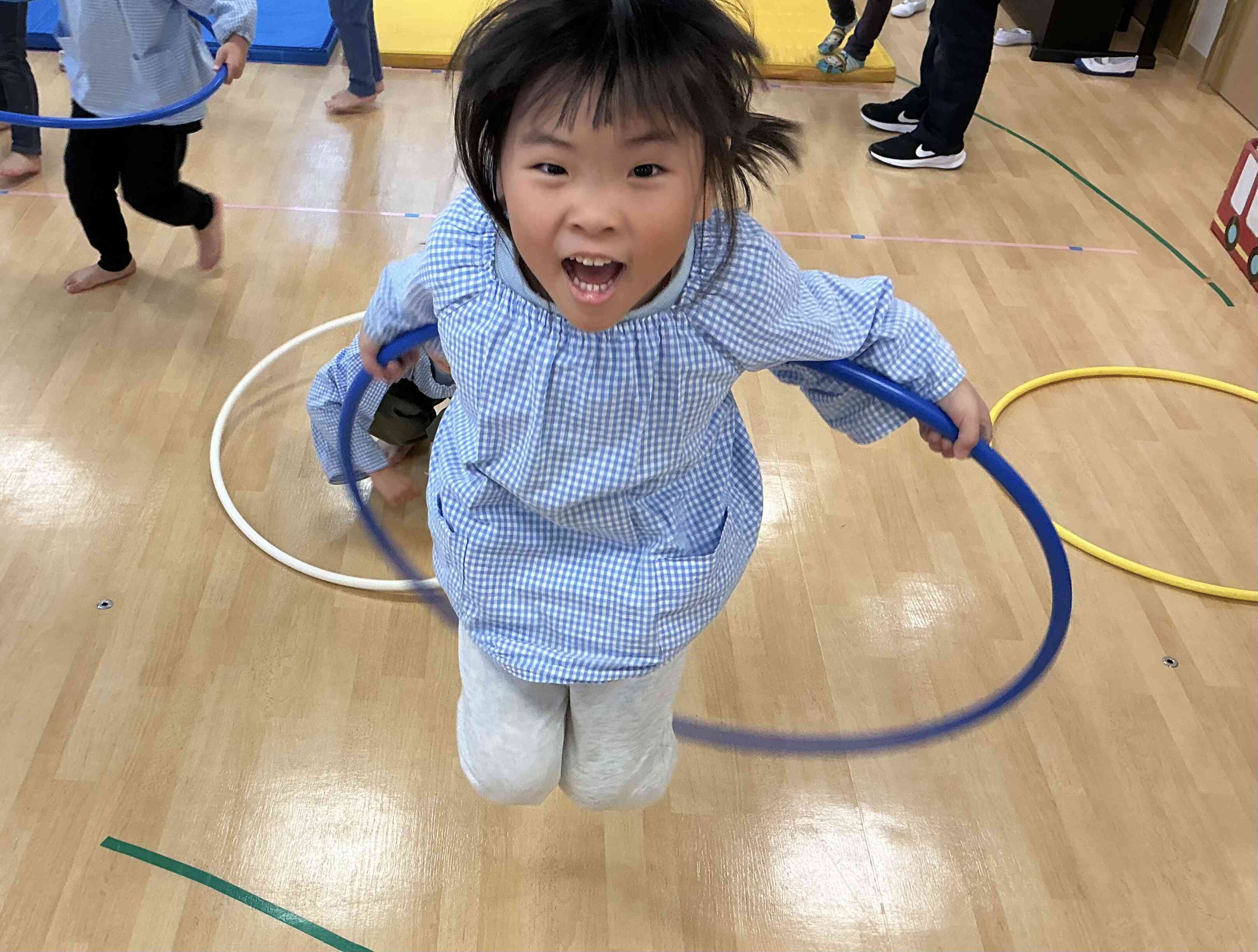 フラフープを使ってジャンプ！