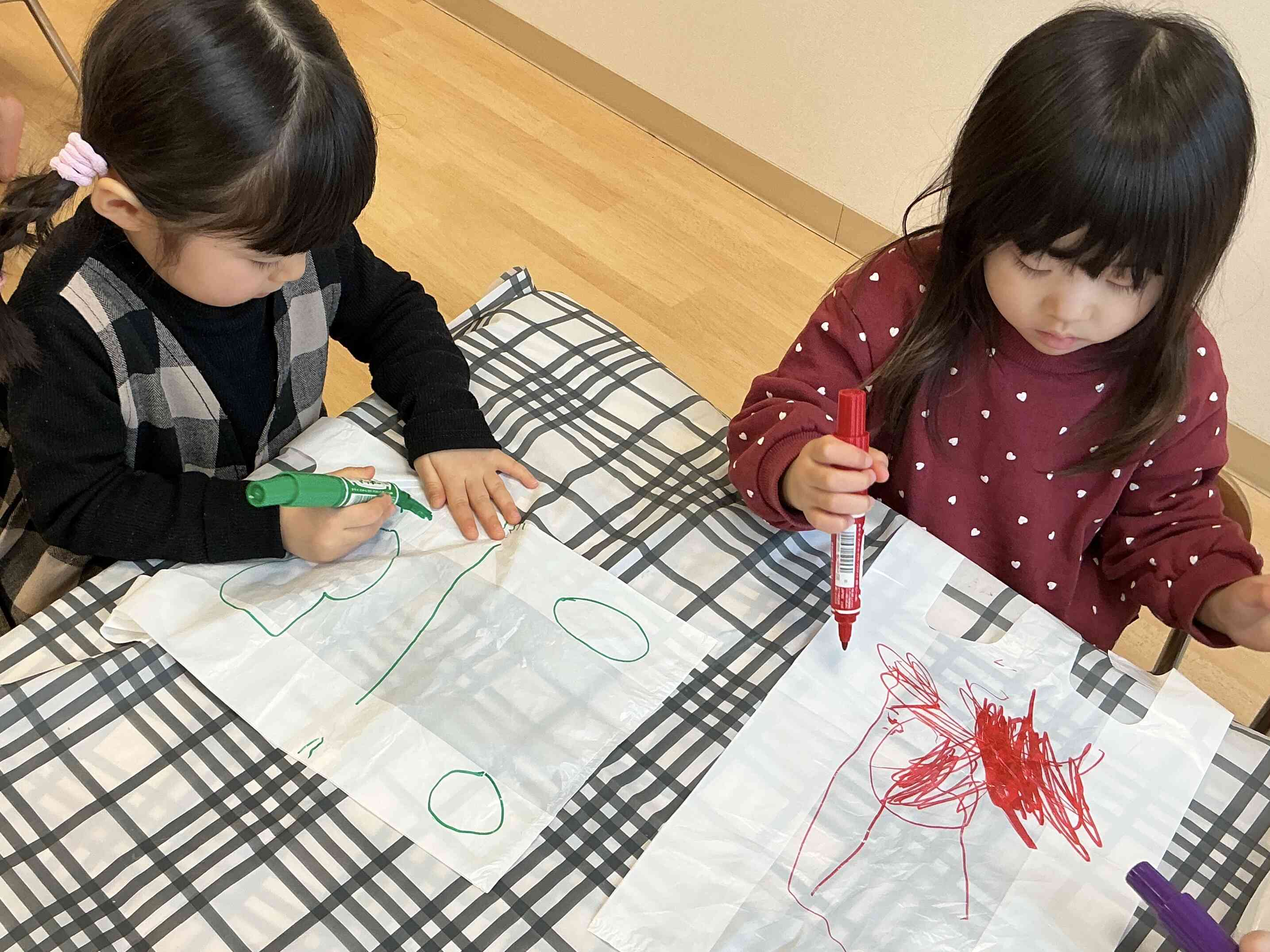 何を描いているのかな?