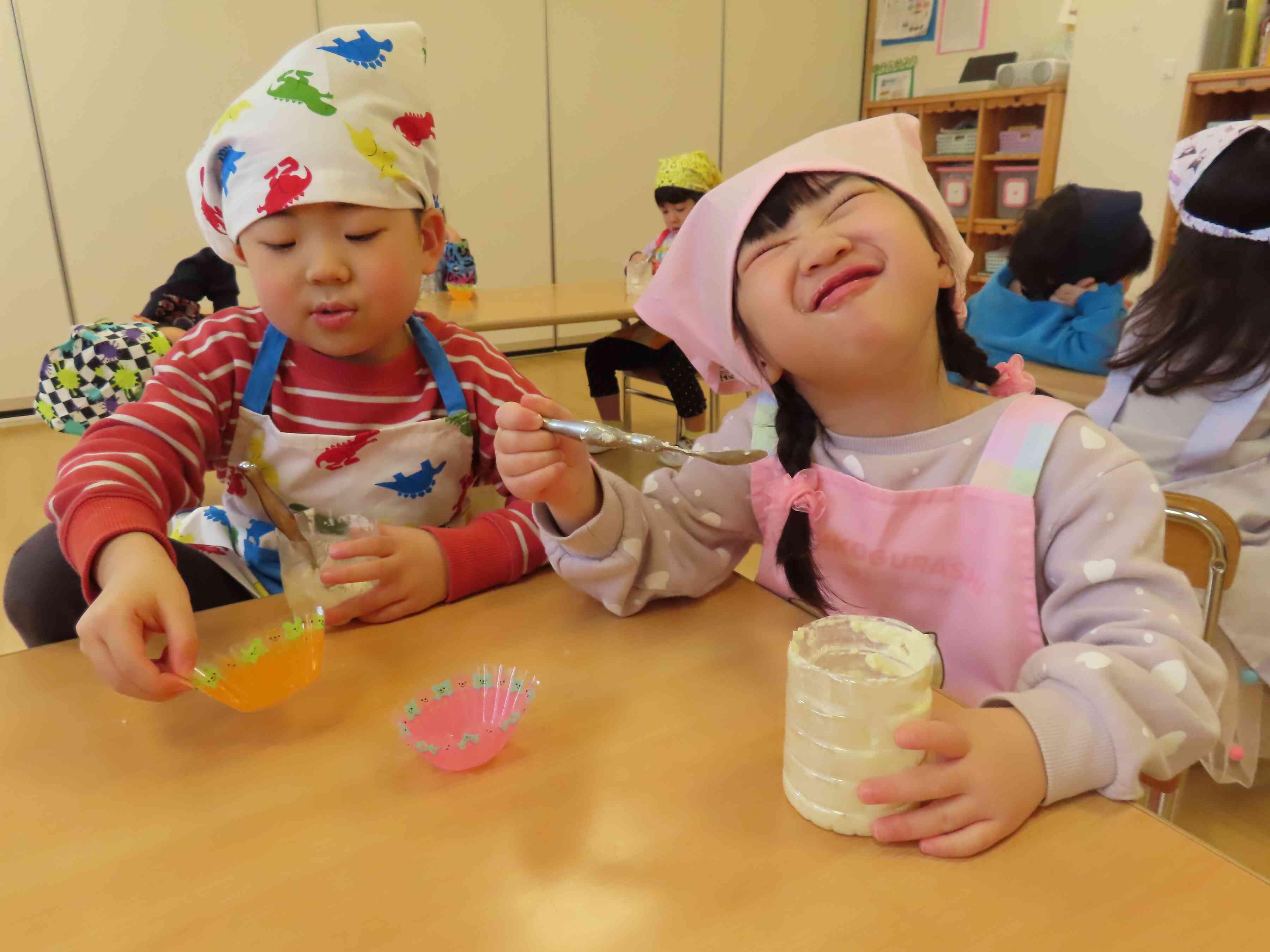 食育活動「バター作り」りす組（3歳児）