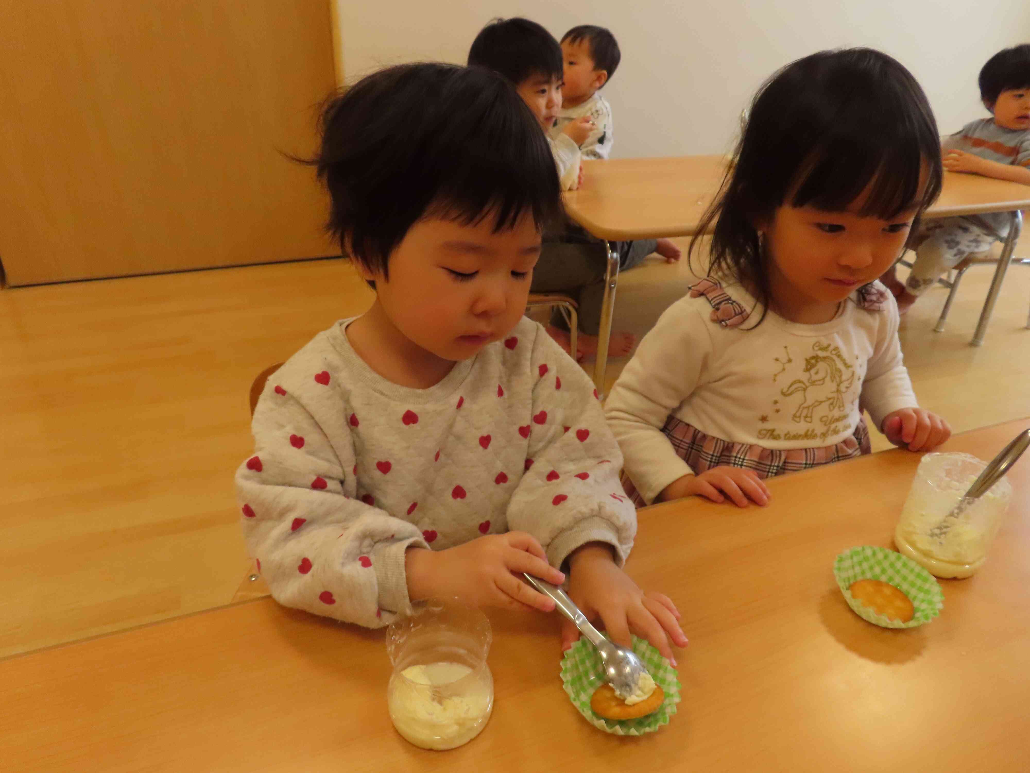 できたバターを食べました。