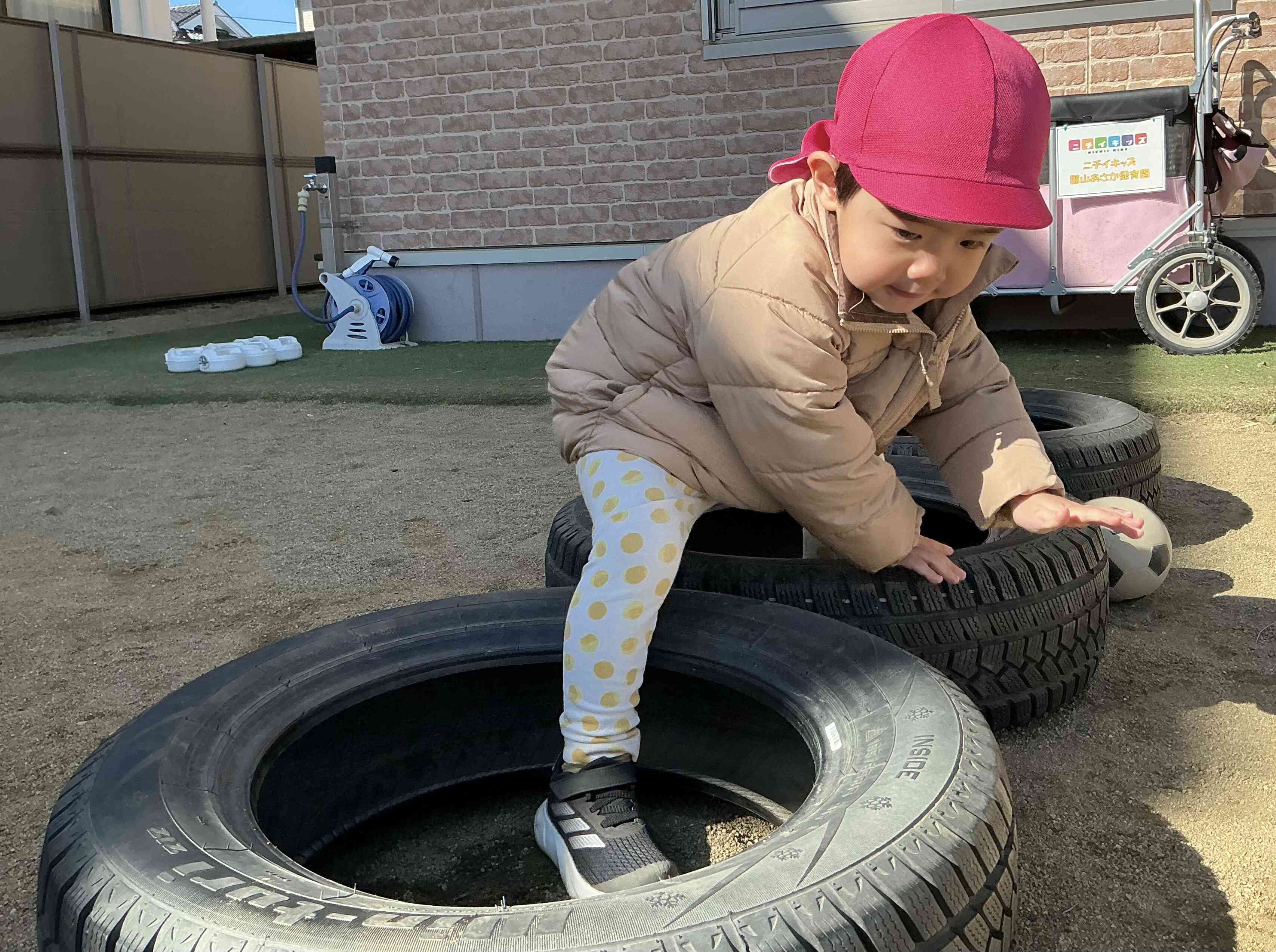 春の日差しを浴びながら園庭遊び♪