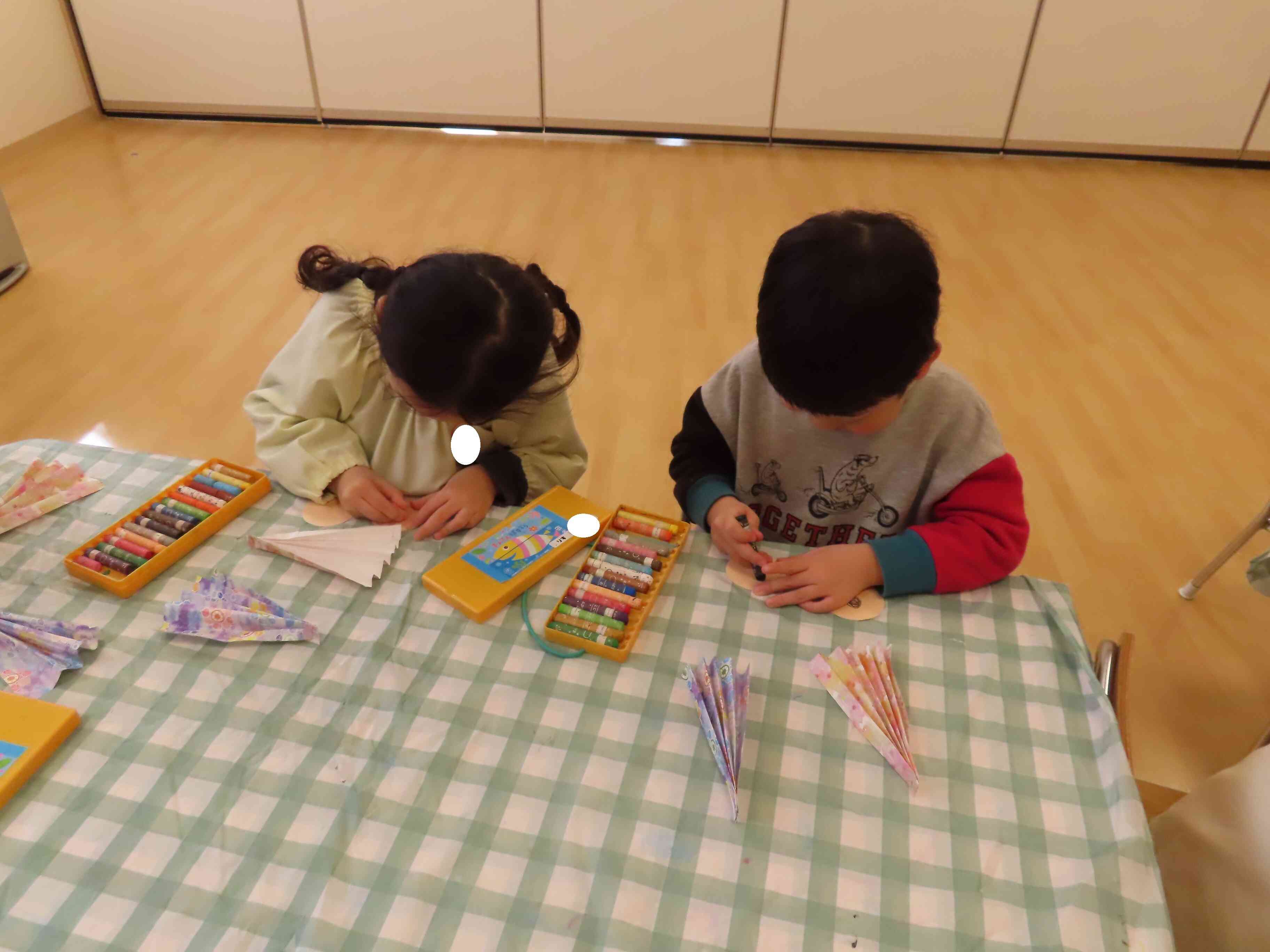 ひな祭りの製作です