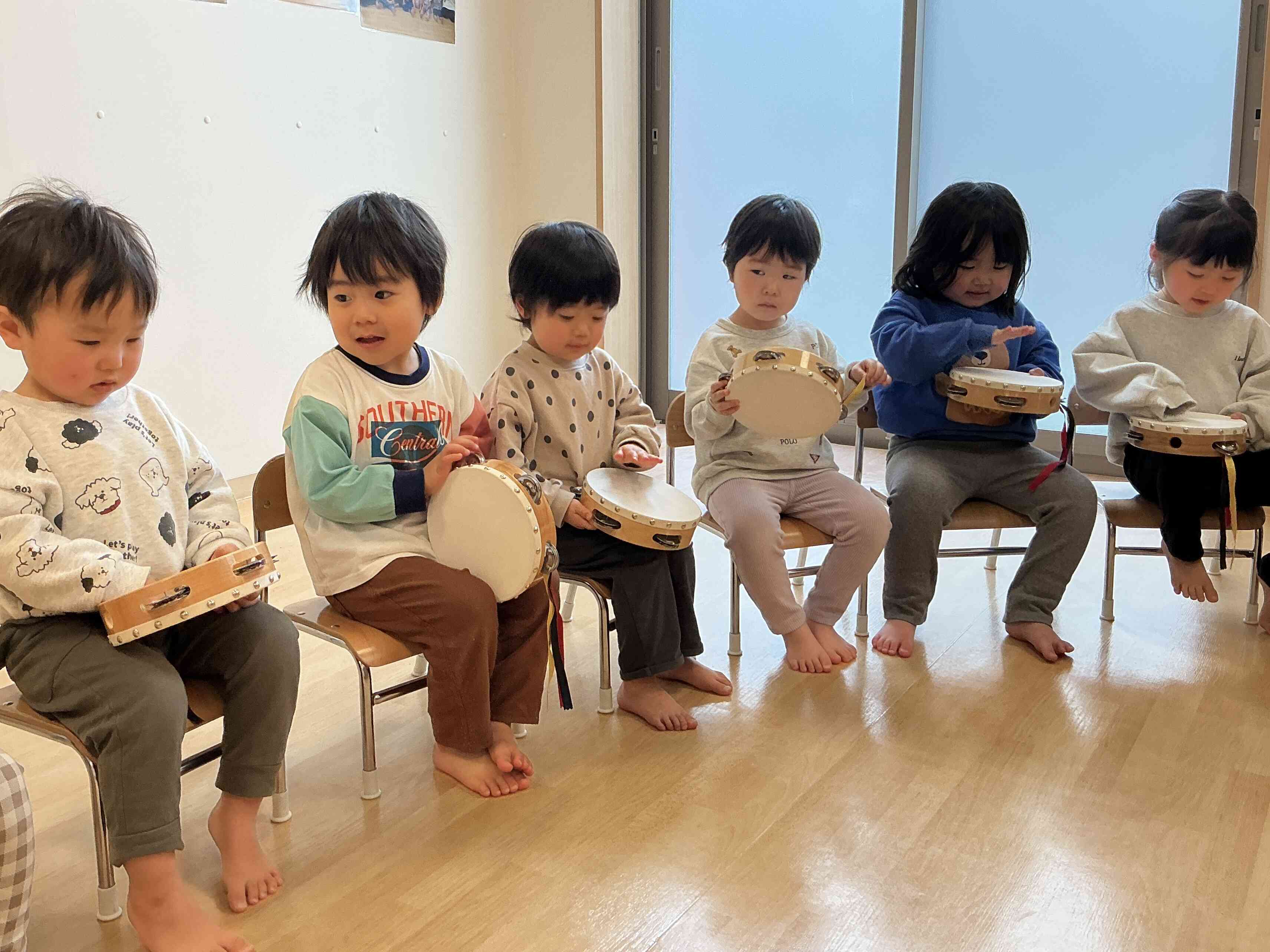 タンバリンでリズム遊びをたのしんだよ♪