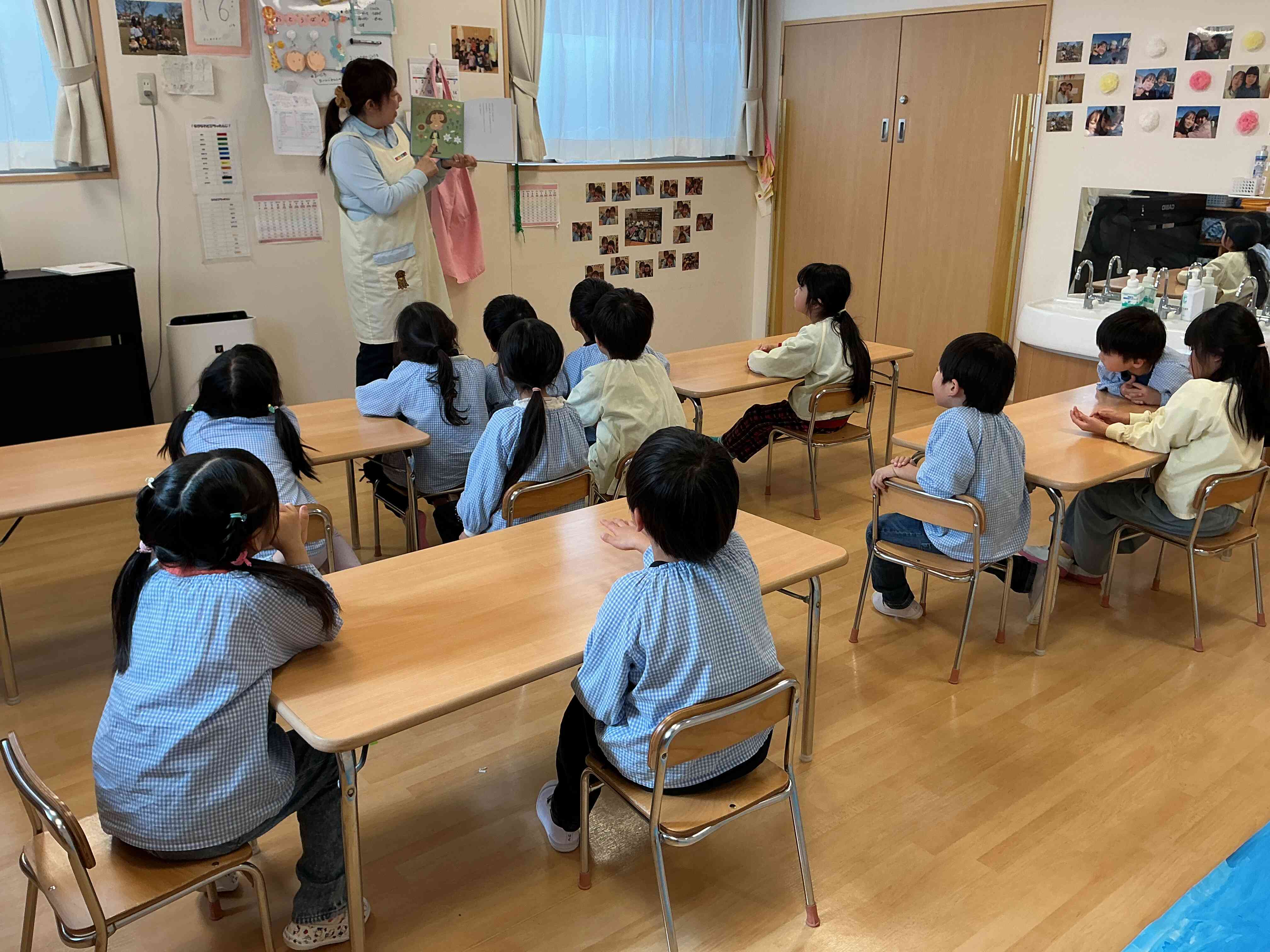 園長先生に絵本を読んでいただきましたいただきました。